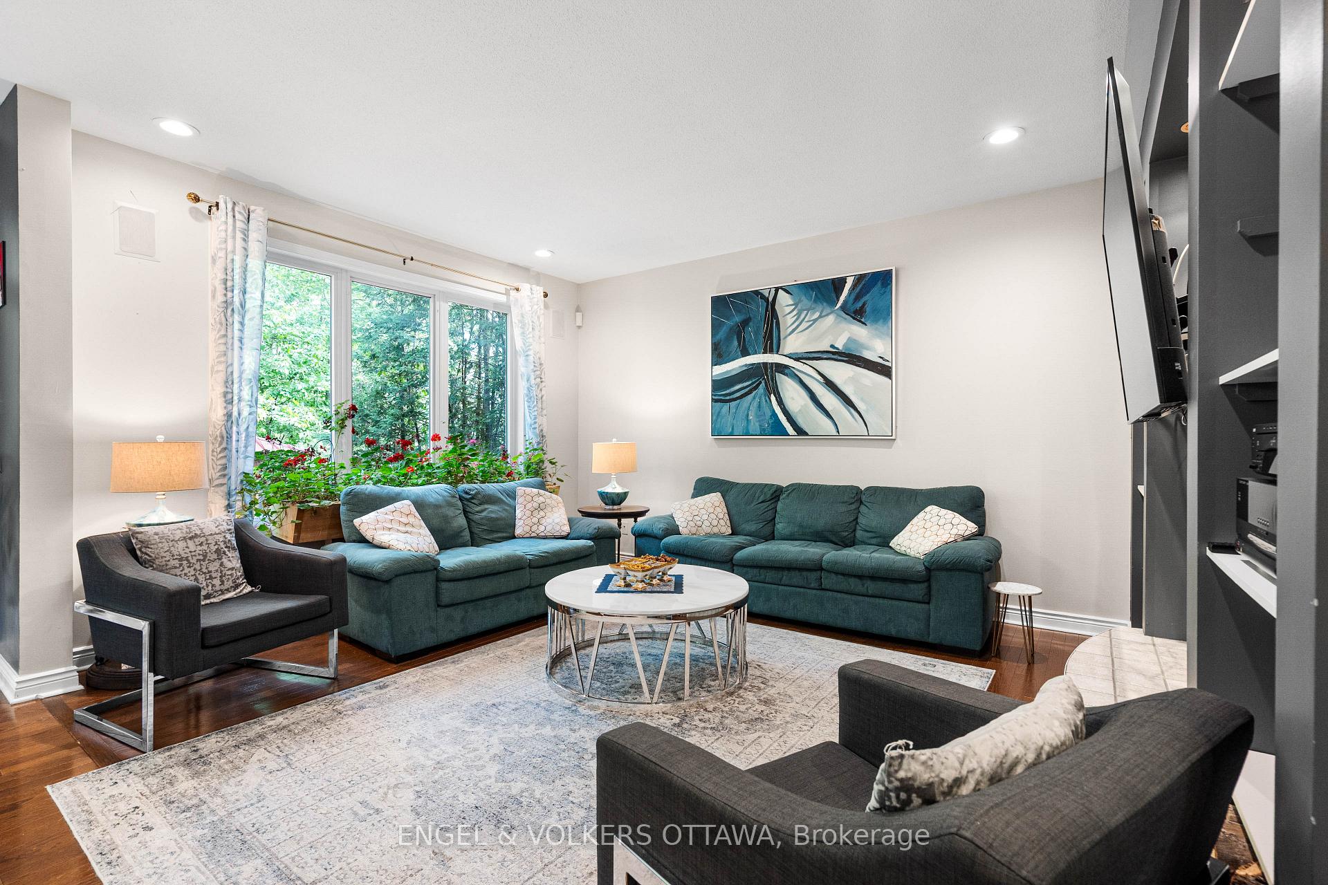 Photo 13 of 8 Glenrill Place, Ottawa, Kanata - Emerald Meadows/Trailwest — HOMEH