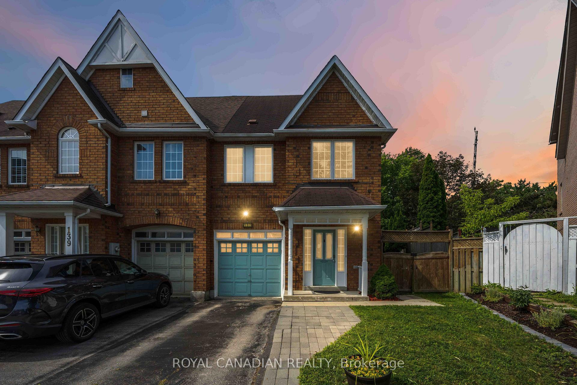 Photo 3 of 137 Stokely Crescent, Whitby, Downtown Whitby — HOMEH