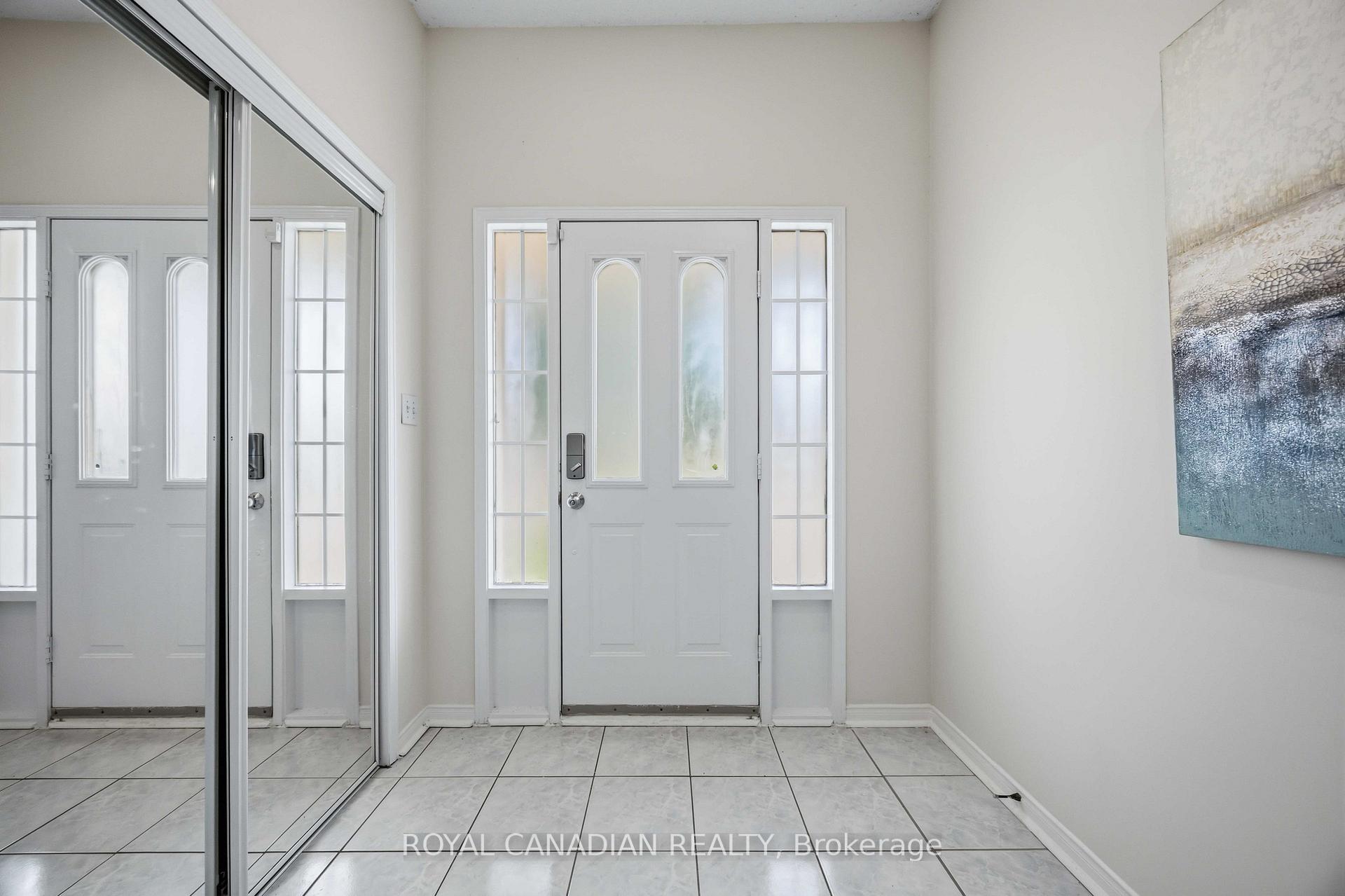 Photo 5 of 137 Stokely Crescent, Whitby, Downtown Whitby — HOMEH