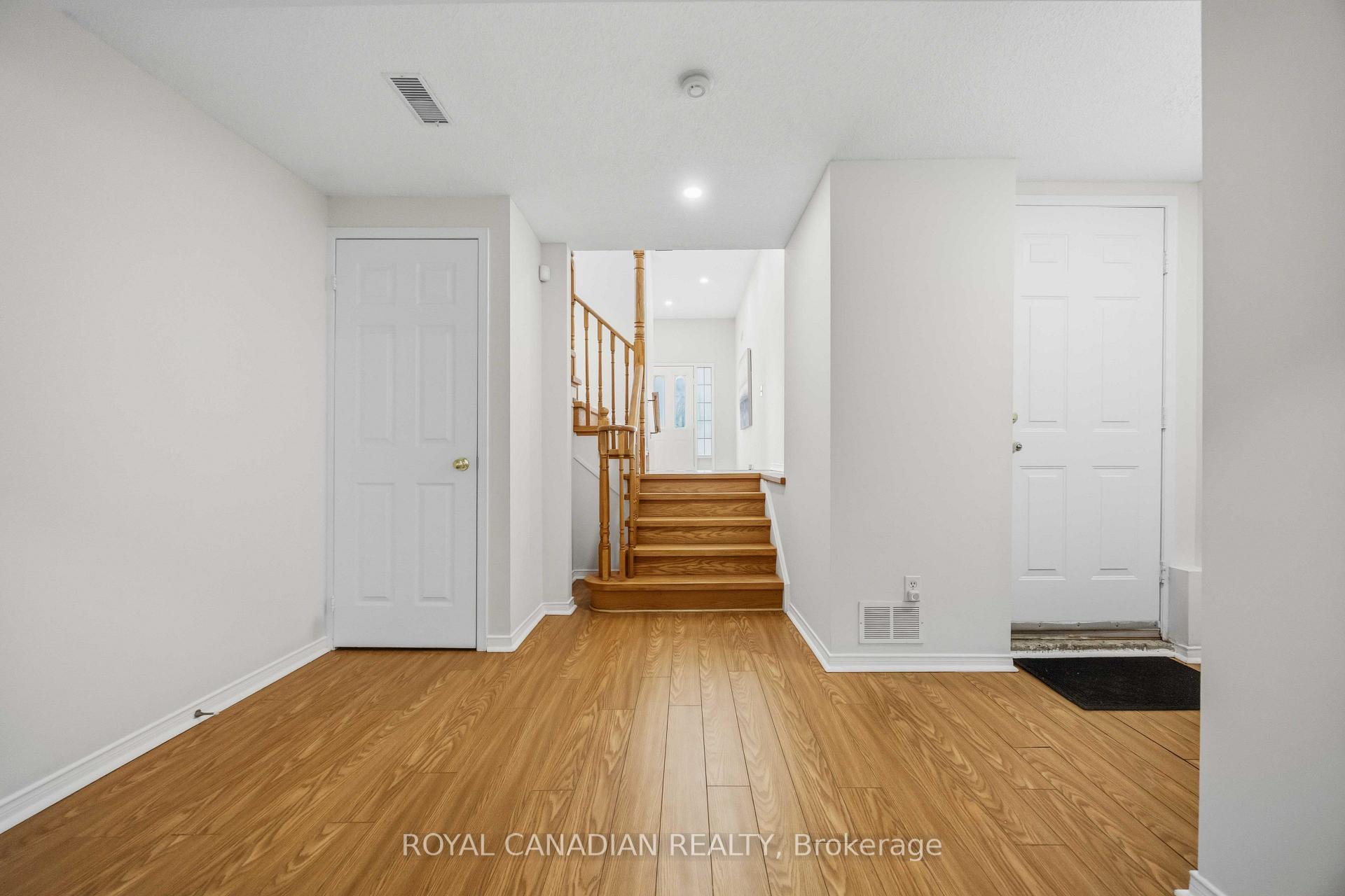 Photo 9 of 137 Stokely Crescent, Whitby, Downtown Whitby — HOMEH