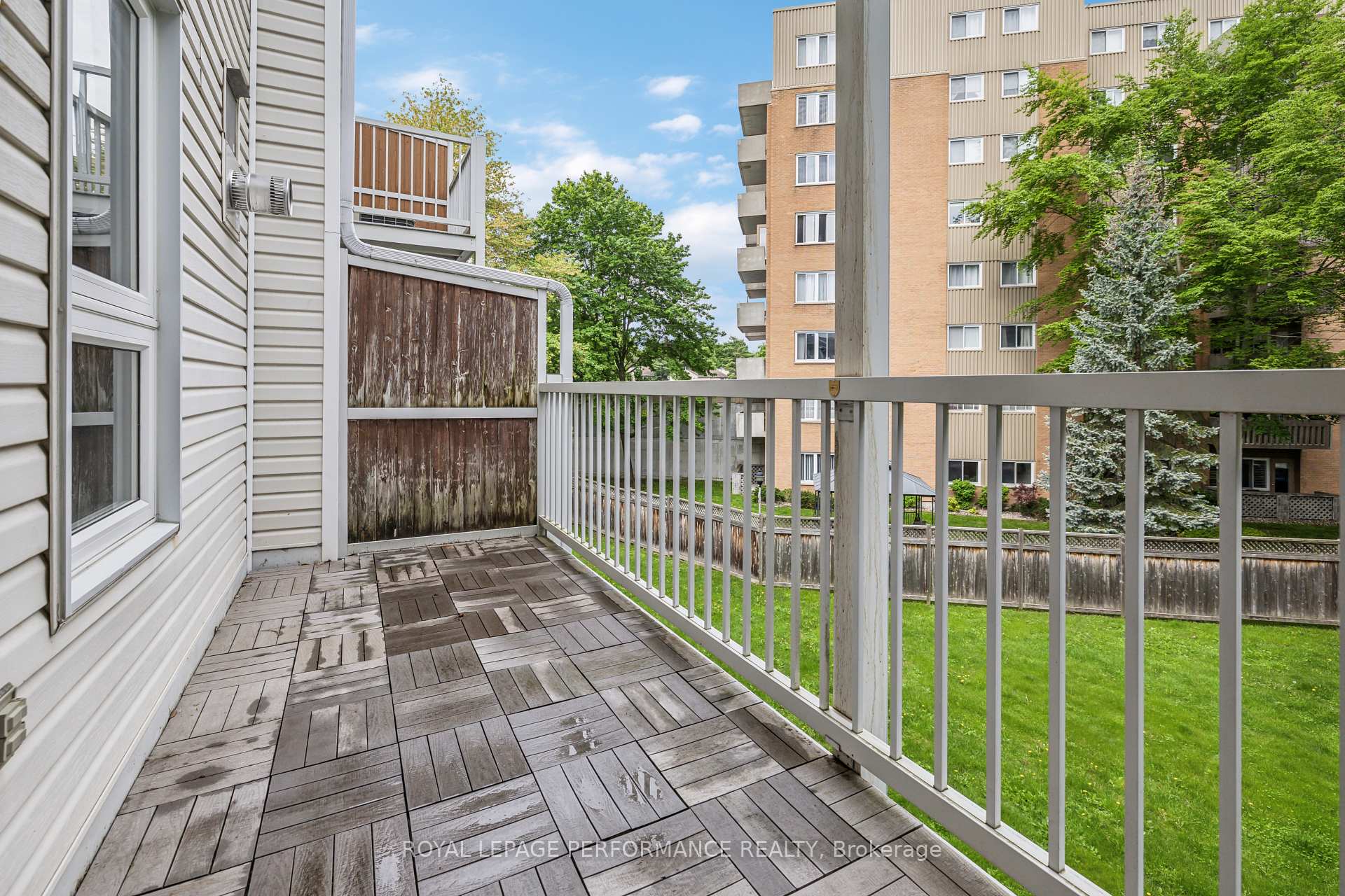 Photo 8 of 1668 Locksley Lane, Ottawa, Beaconwood — HOMEH