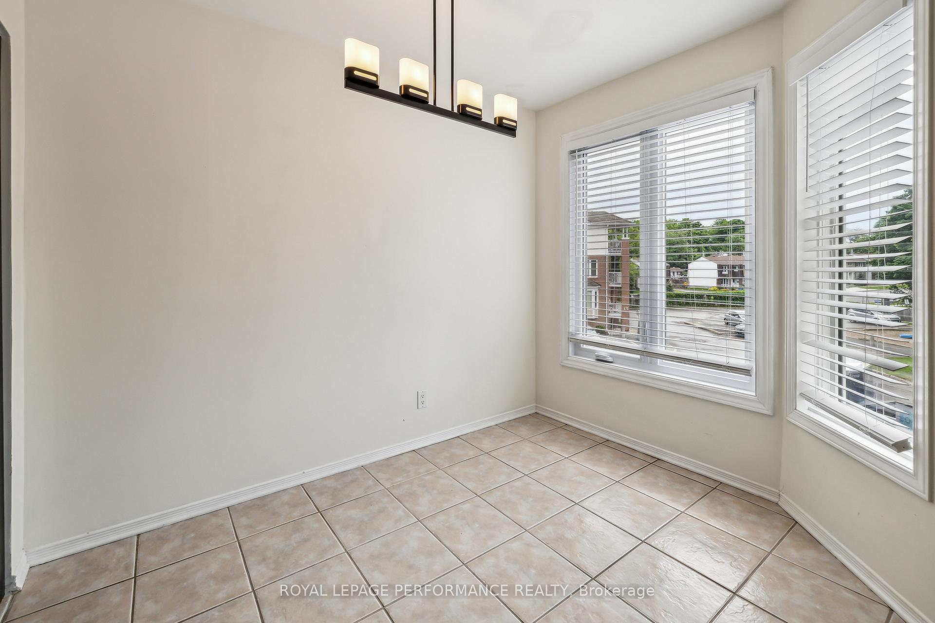 Photo 10 of 1668 Locksley Lane, Ottawa, Beaconwood — HOMEH