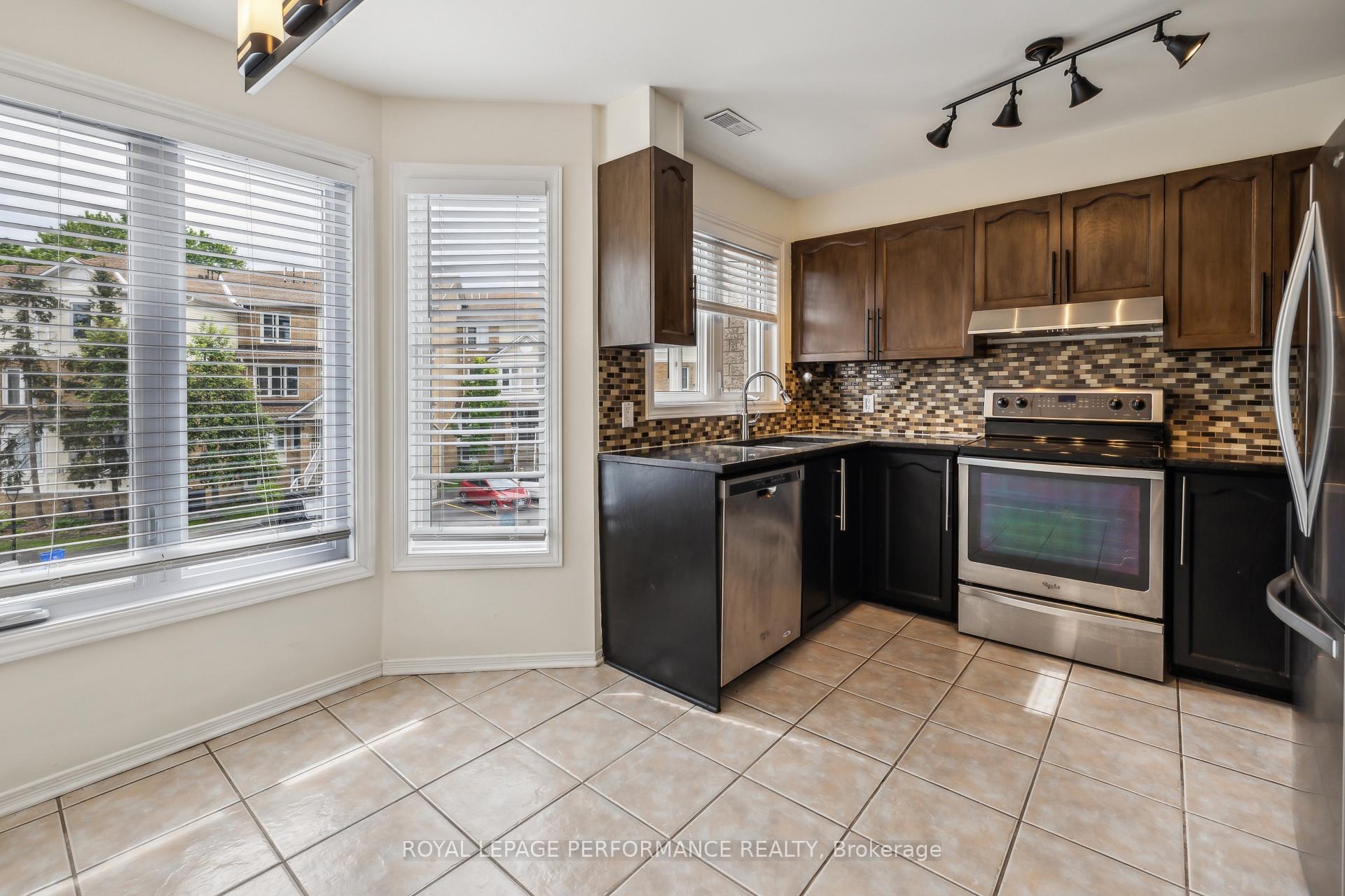 Photo 11 of 1668 Locksley Lane, Ottawa, Beaconwood — HOMEH