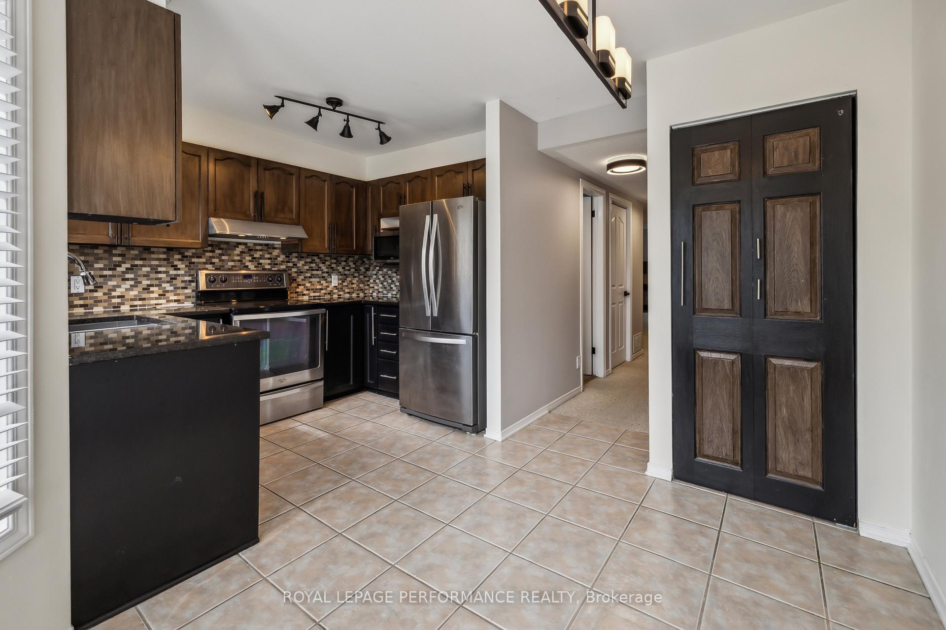 Photo 13 of 1668 Locksley Lane, Ottawa, Beaconwood — HOMEH