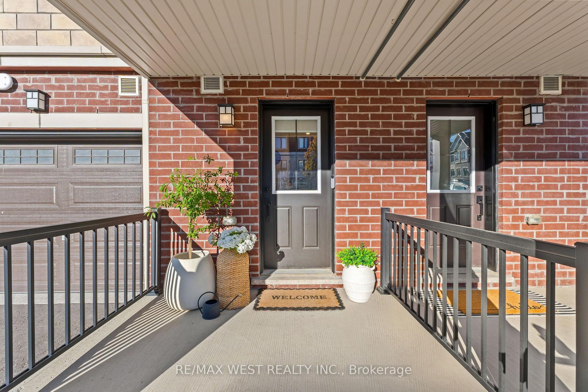 Photo 3 of 134 Covington Crescent, Whitchurch-Stouffville, Stouffville — HOMEH