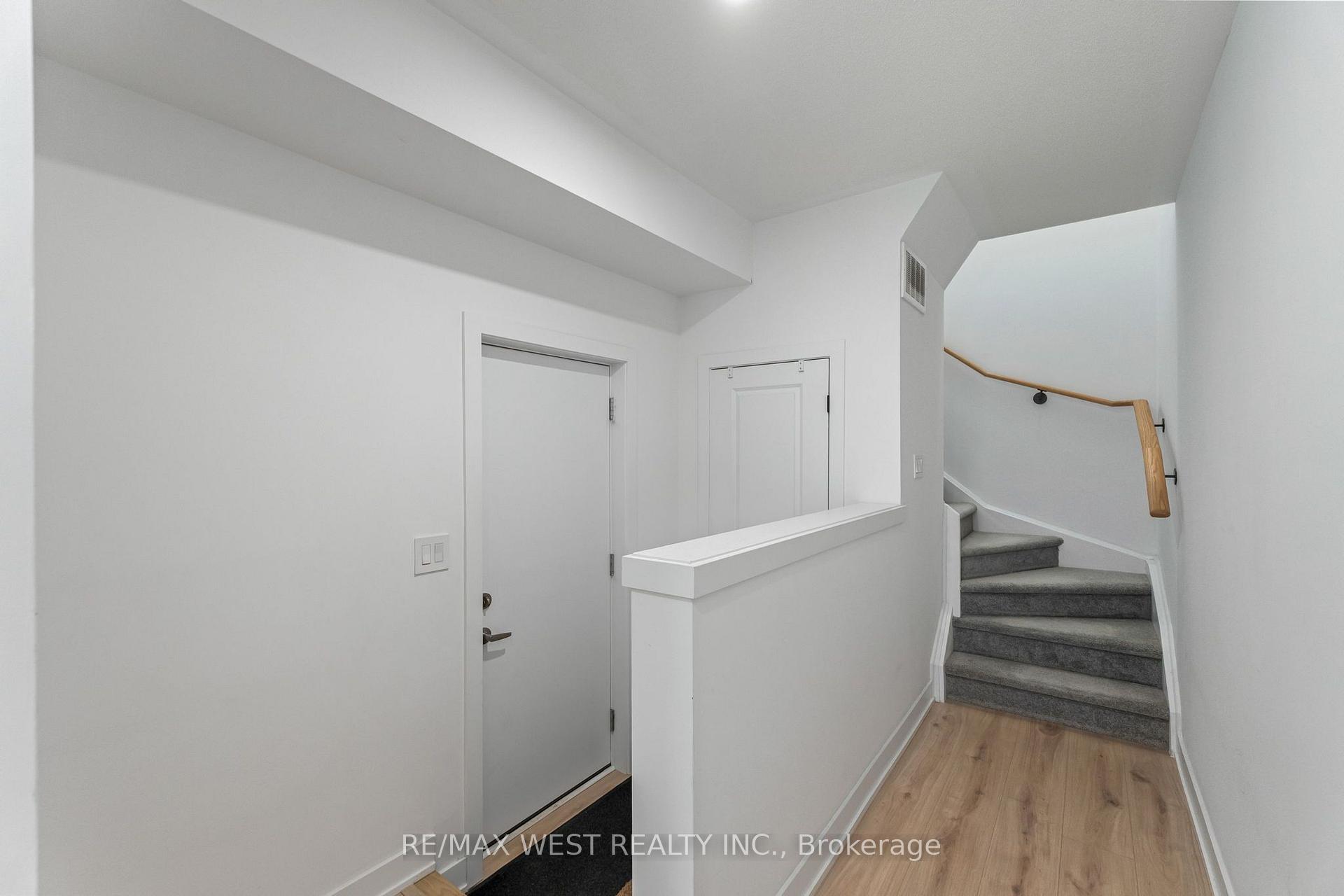 Photo 5 of 134 Covington Crescent, Whitchurch-Stouffville, Stouffville — HOMEH
