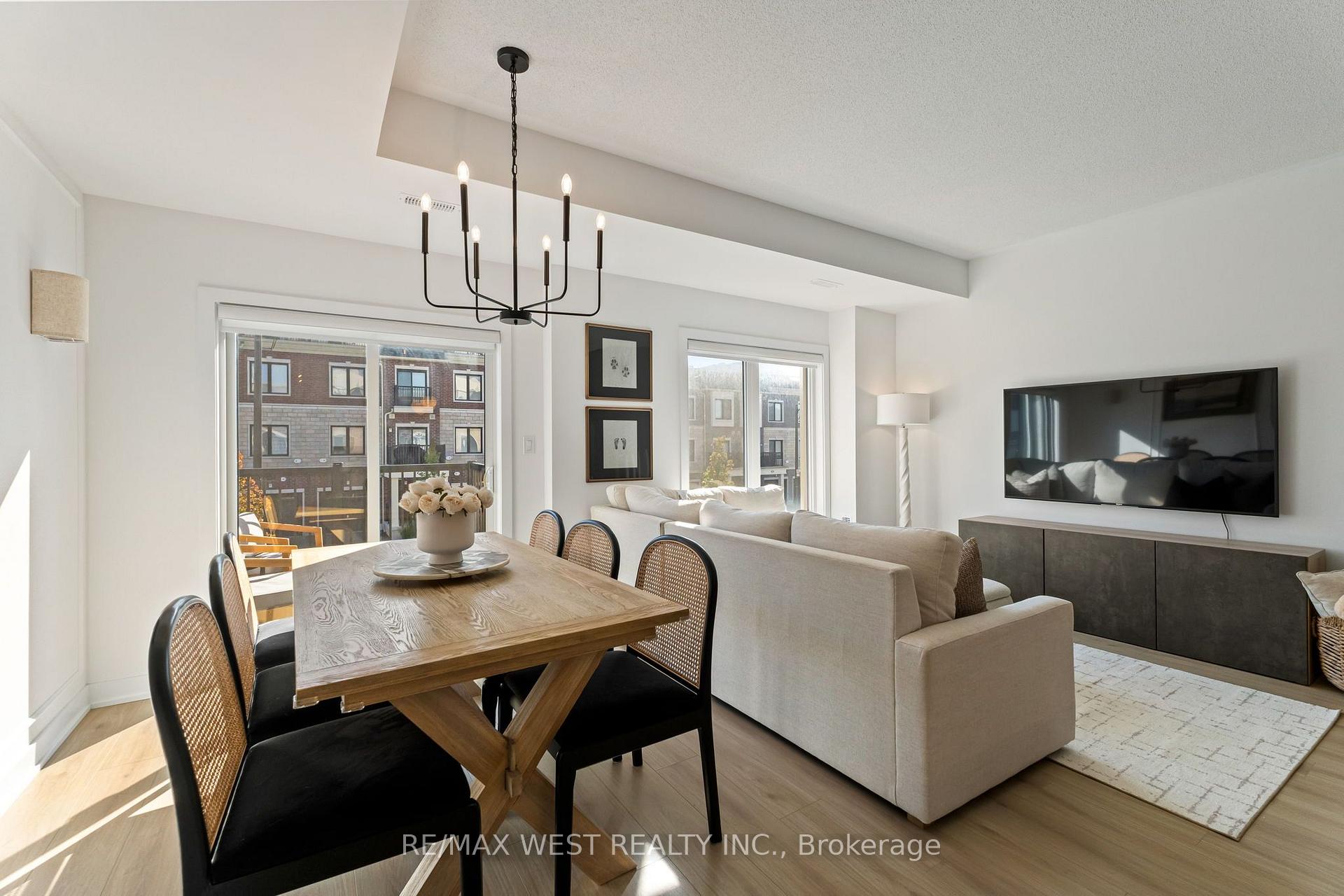 Photo 10 of 134 Covington Crescent, Whitchurch-Stouffville, Stouffville — HOMEH