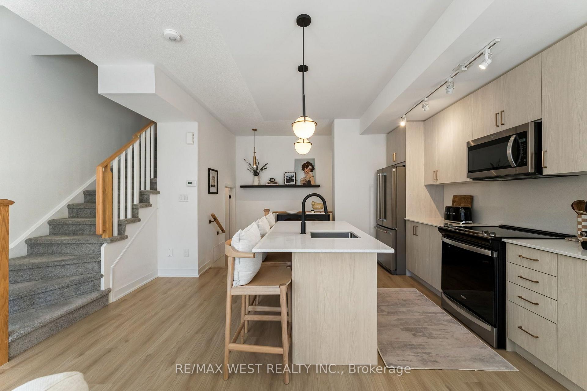 Photo 15 of 134 Covington Crescent, Whitchurch-Stouffville, Stouffville — HOMEH