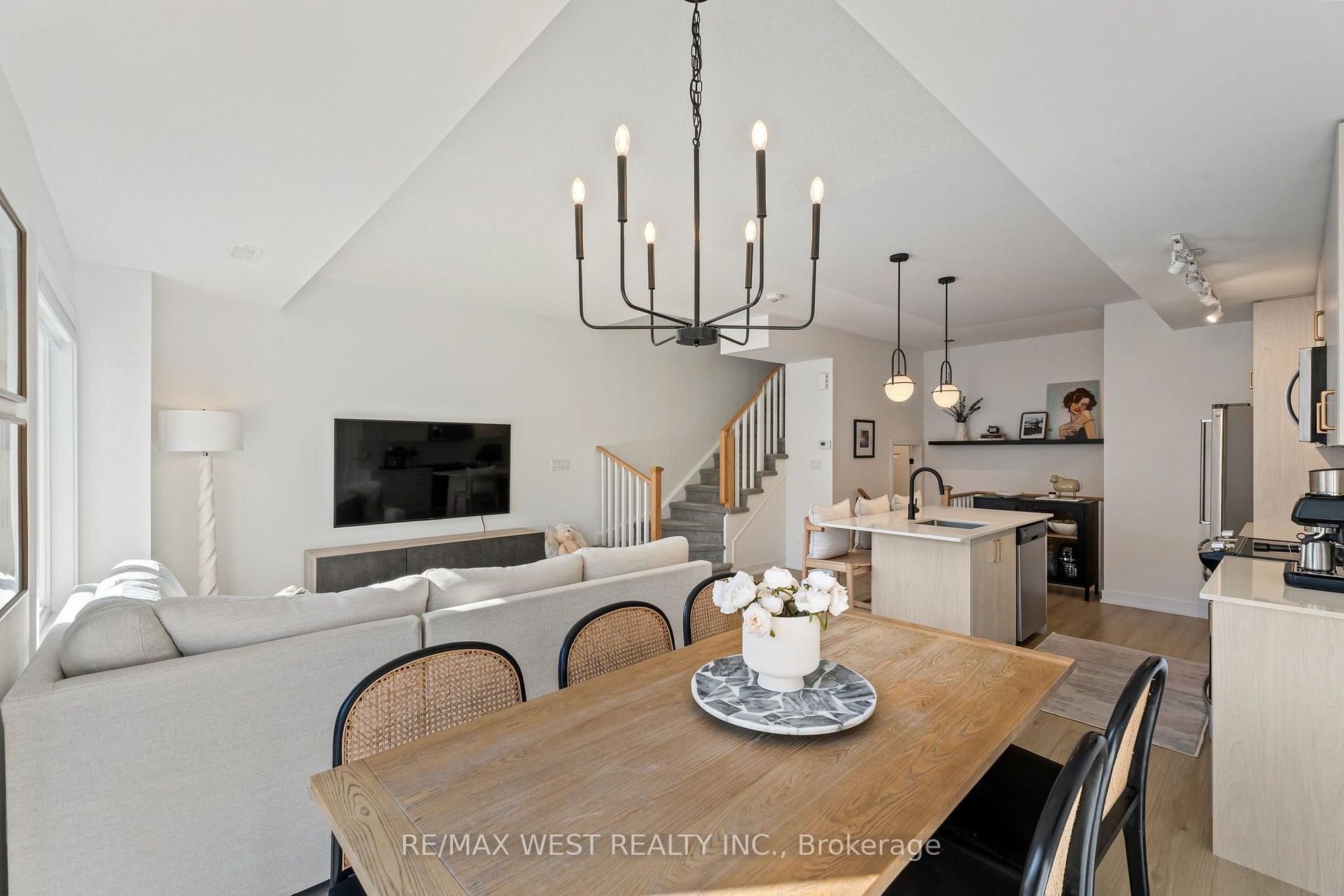 Photo 18 of 134 Covington Crescent, Whitchurch-Stouffville, Stouffville — HOMEH