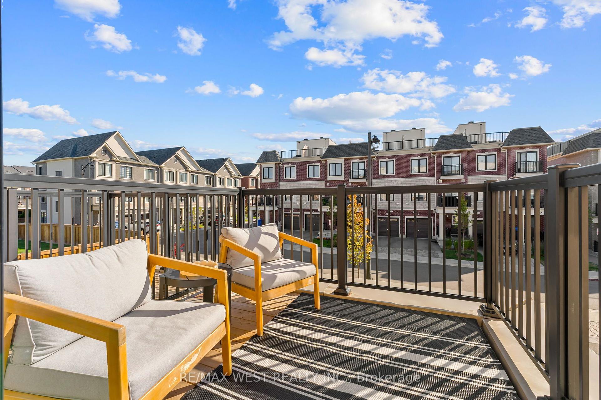Photo 20 of 134 Covington Crescent, Whitchurch-Stouffville, Stouffville — HOMEH