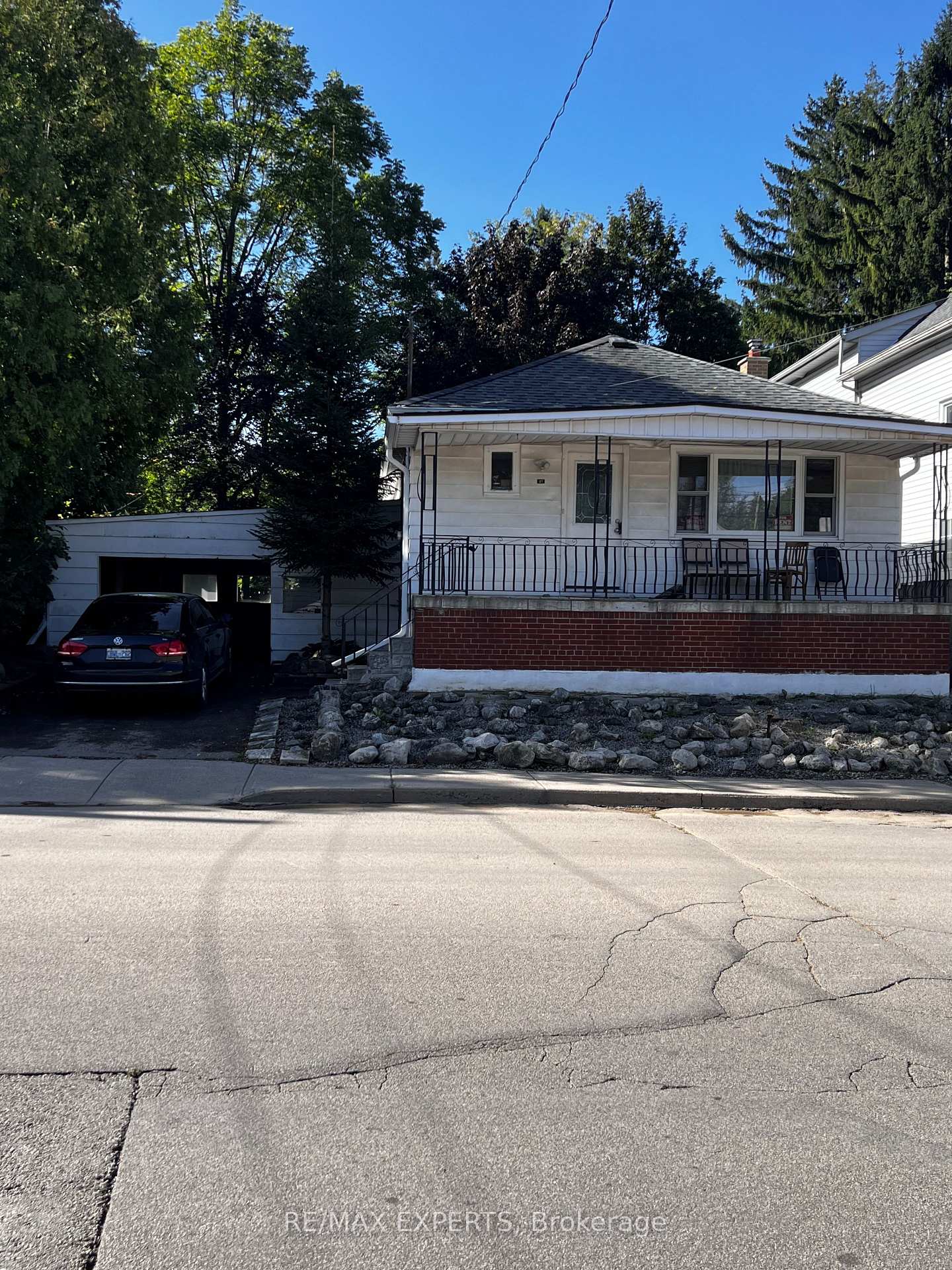 Photo 2 of 127 Whitney Avenue, Hamilton, Ainslie Wood — HOMEH