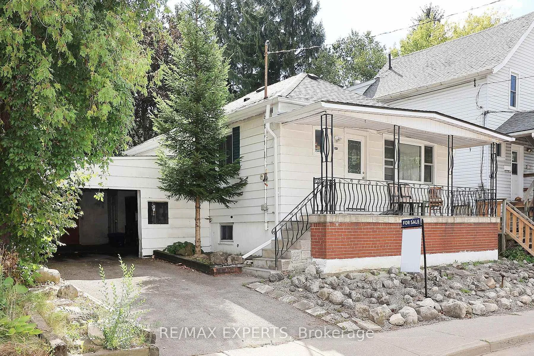 Photo 3 of 127 Whitney Avenue, Hamilton, Ainslie Wood — HOMEH