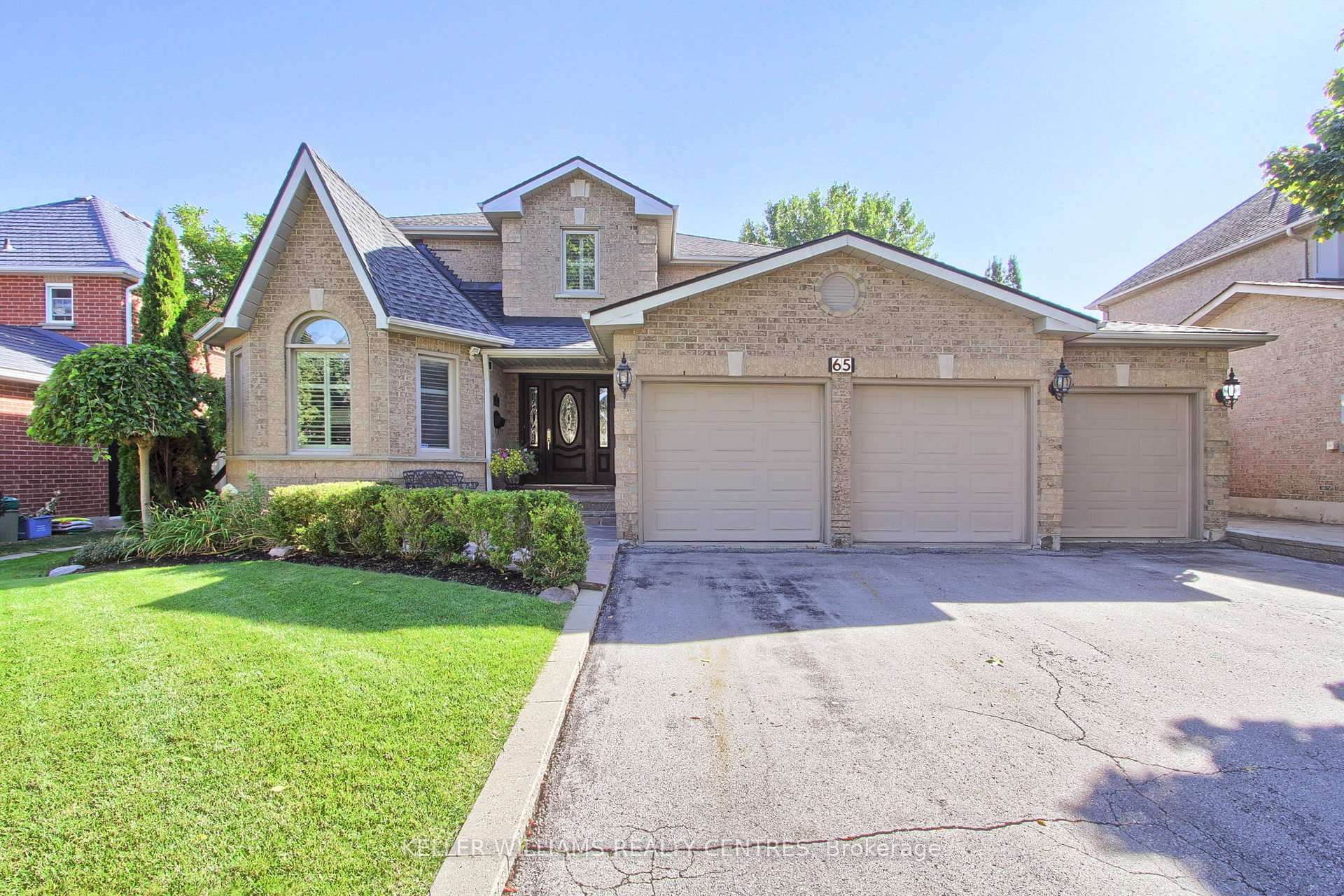 Photo 2 of 65 Carlyle Crescent, Aurora, Aurora Highlands — HOMEH