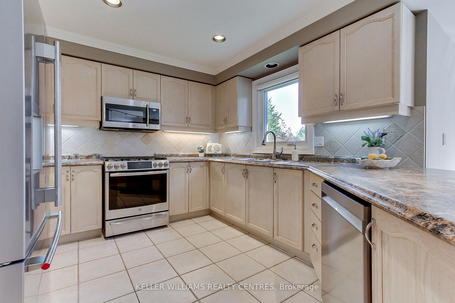 Photo 18 of 65 Carlyle Crescent, Aurora, Aurora Highlands — HOMEH