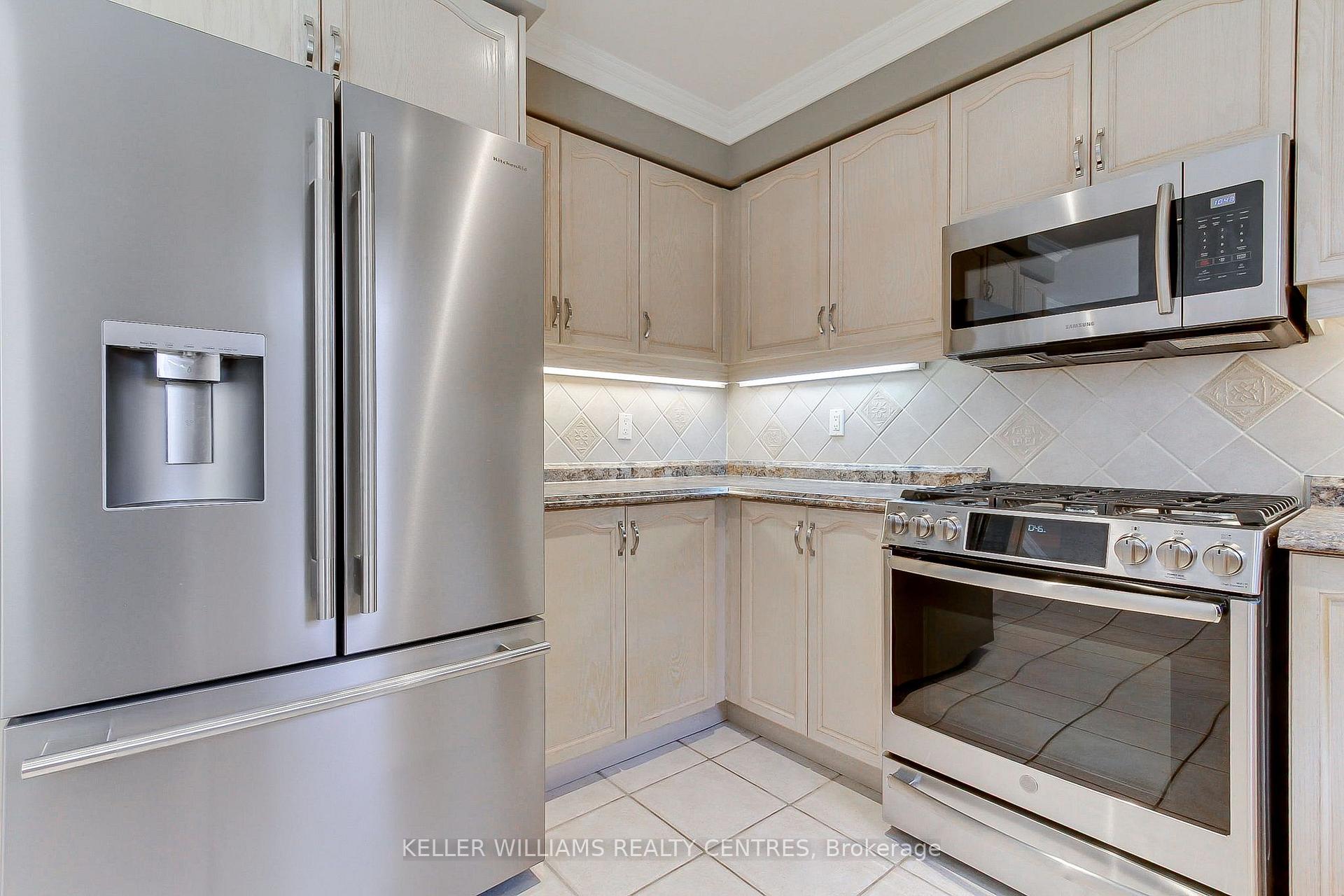 Photo 19 of 65 Carlyle Crescent, Aurora, Aurora Highlands — HOMEH