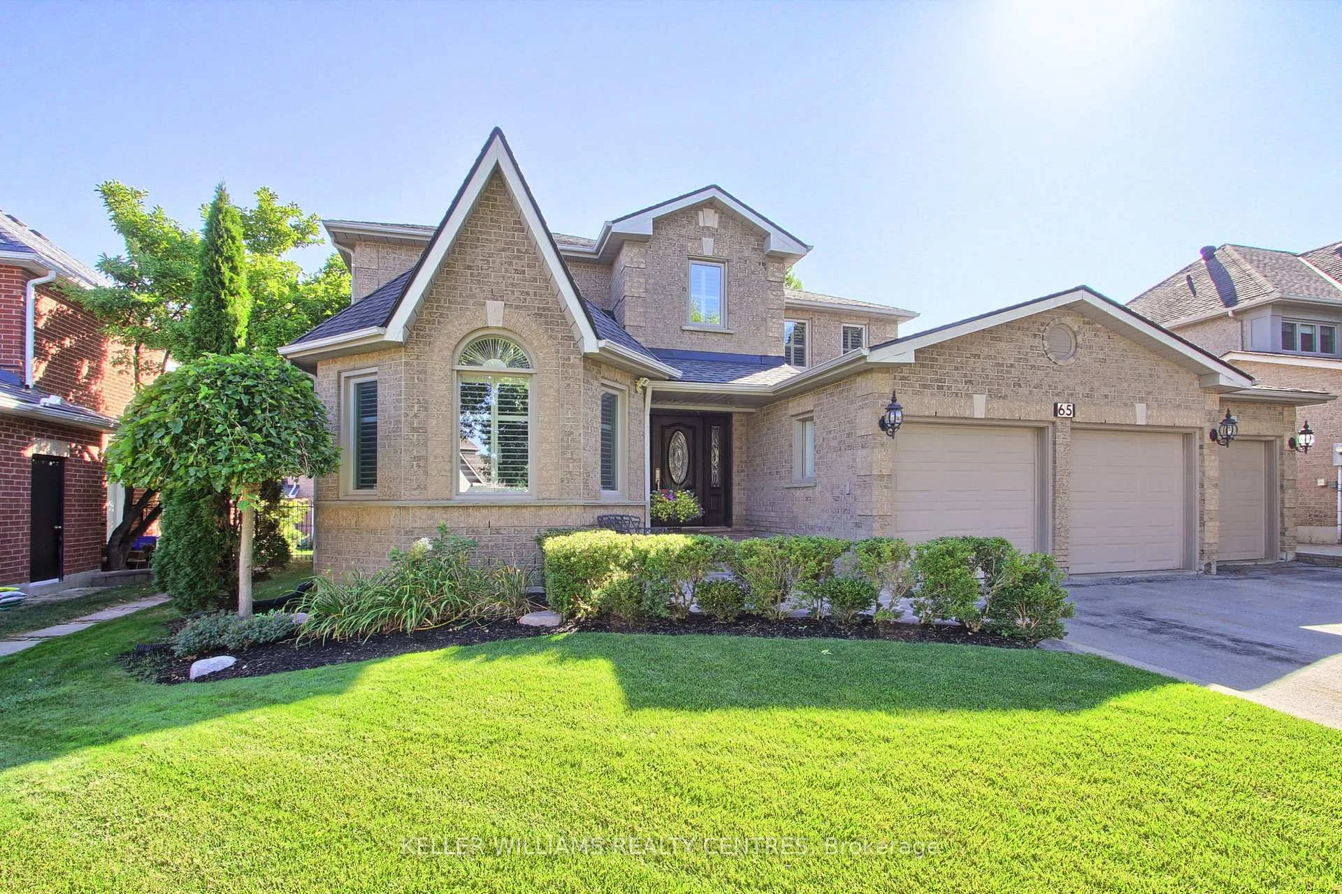 Photo 3 of 65 Carlyle Crescent, Aurora, Aurora Highlands — HOMEH