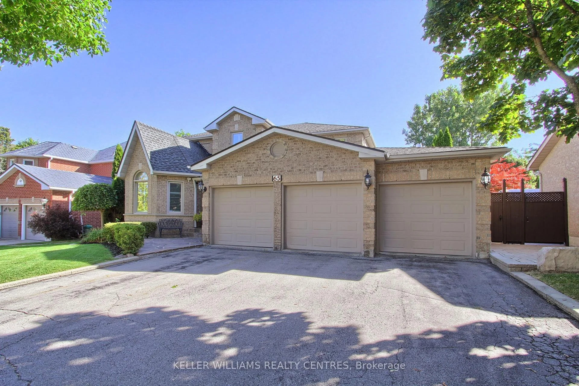 Photo 4 of 65 Carlyle Crescent, Aurora, Aurora Highlands — HOMEH