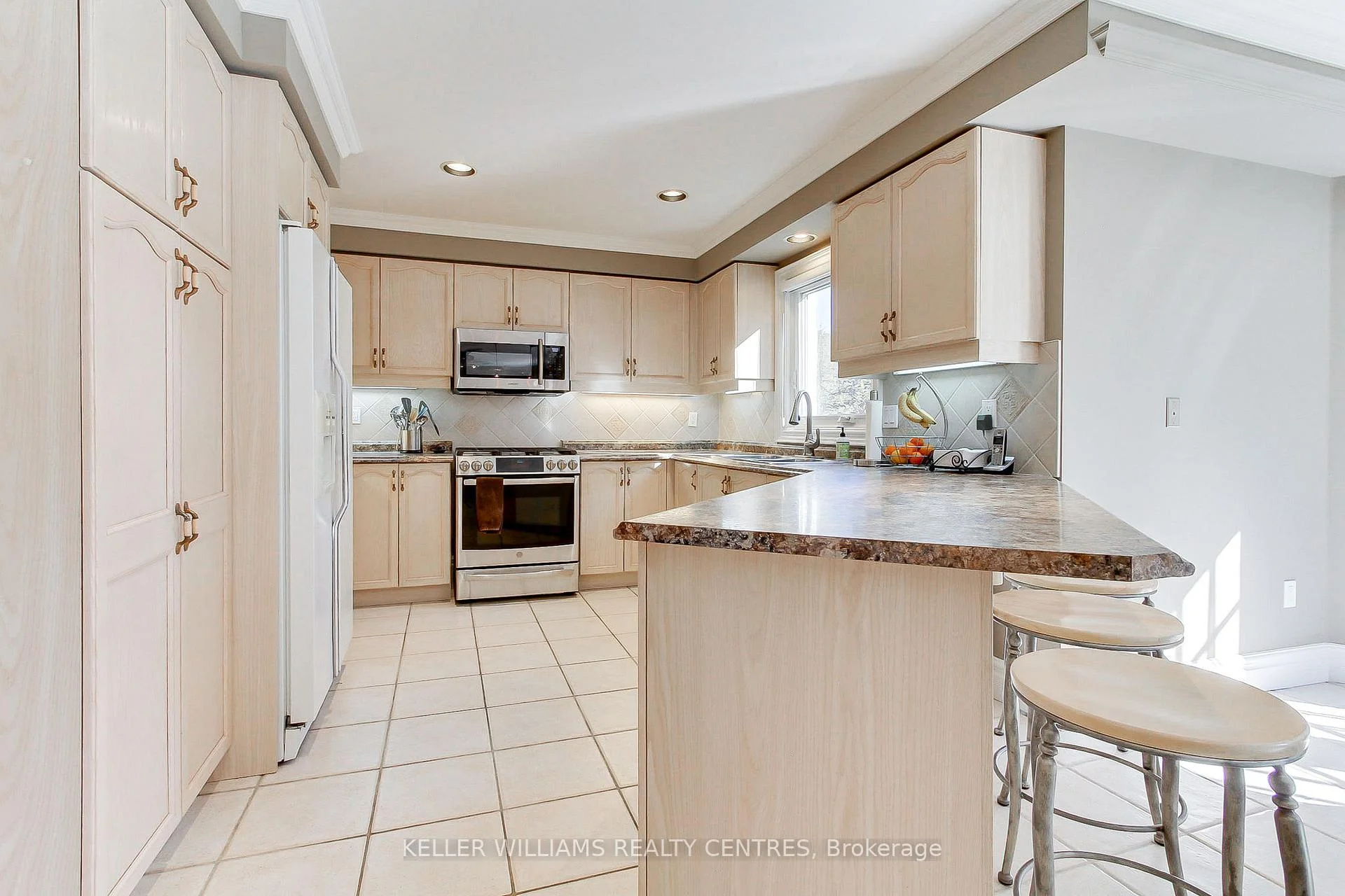 Photo 16 of 65 Carlyle Crescent, Aurora, Aurora Highlands — HOMEH
