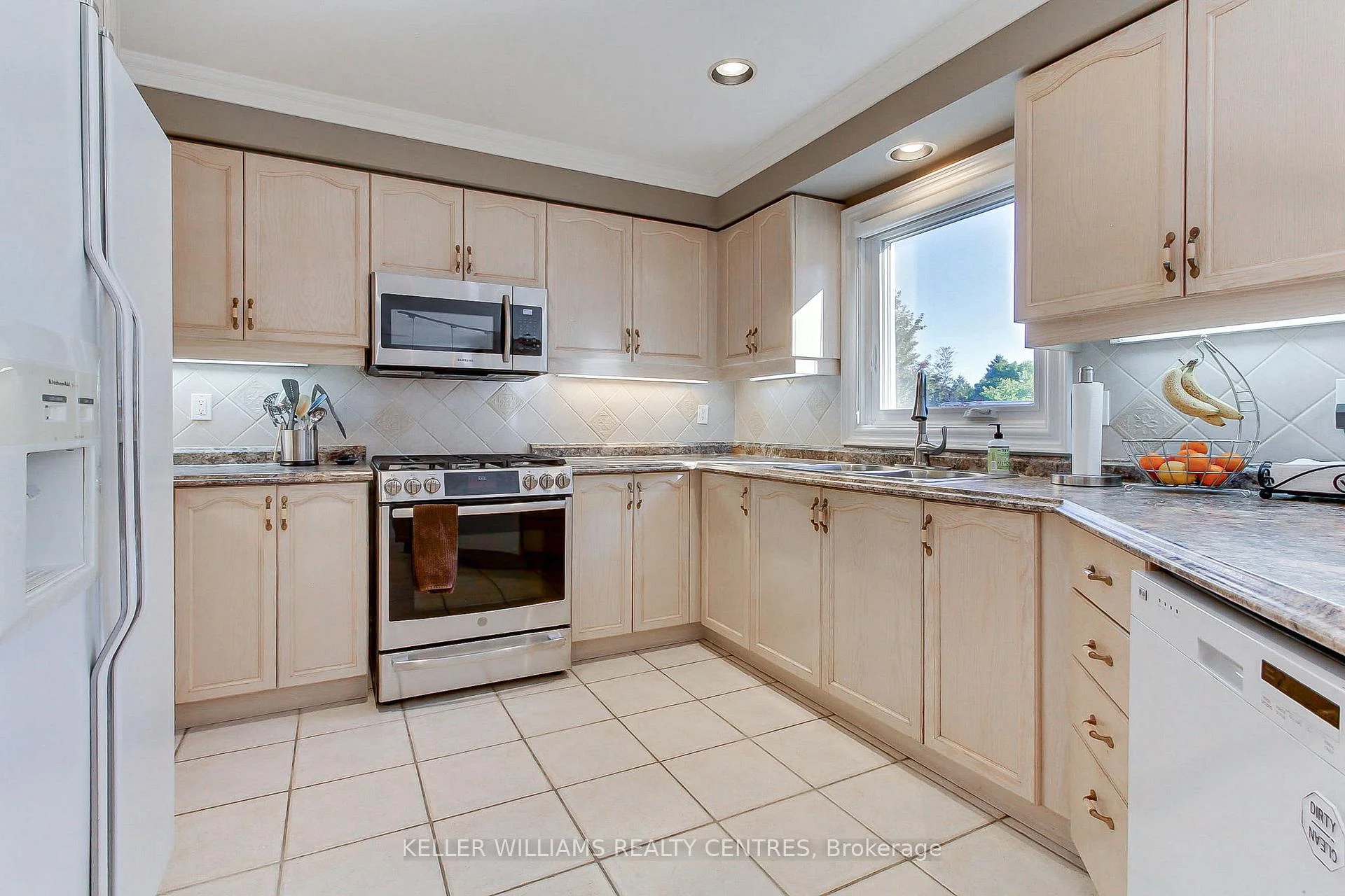 Photo 17 of 65 Carlyle Crescent, Aurora, Aurora Highlands — HOMEH