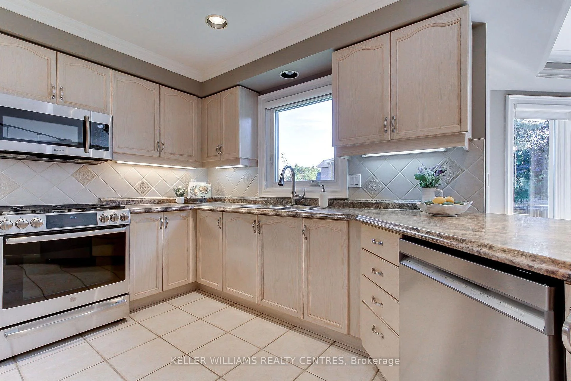 Photo 22 of 65 Carlyle Crescent, Aurora, Aurora Highlands — HOMEH