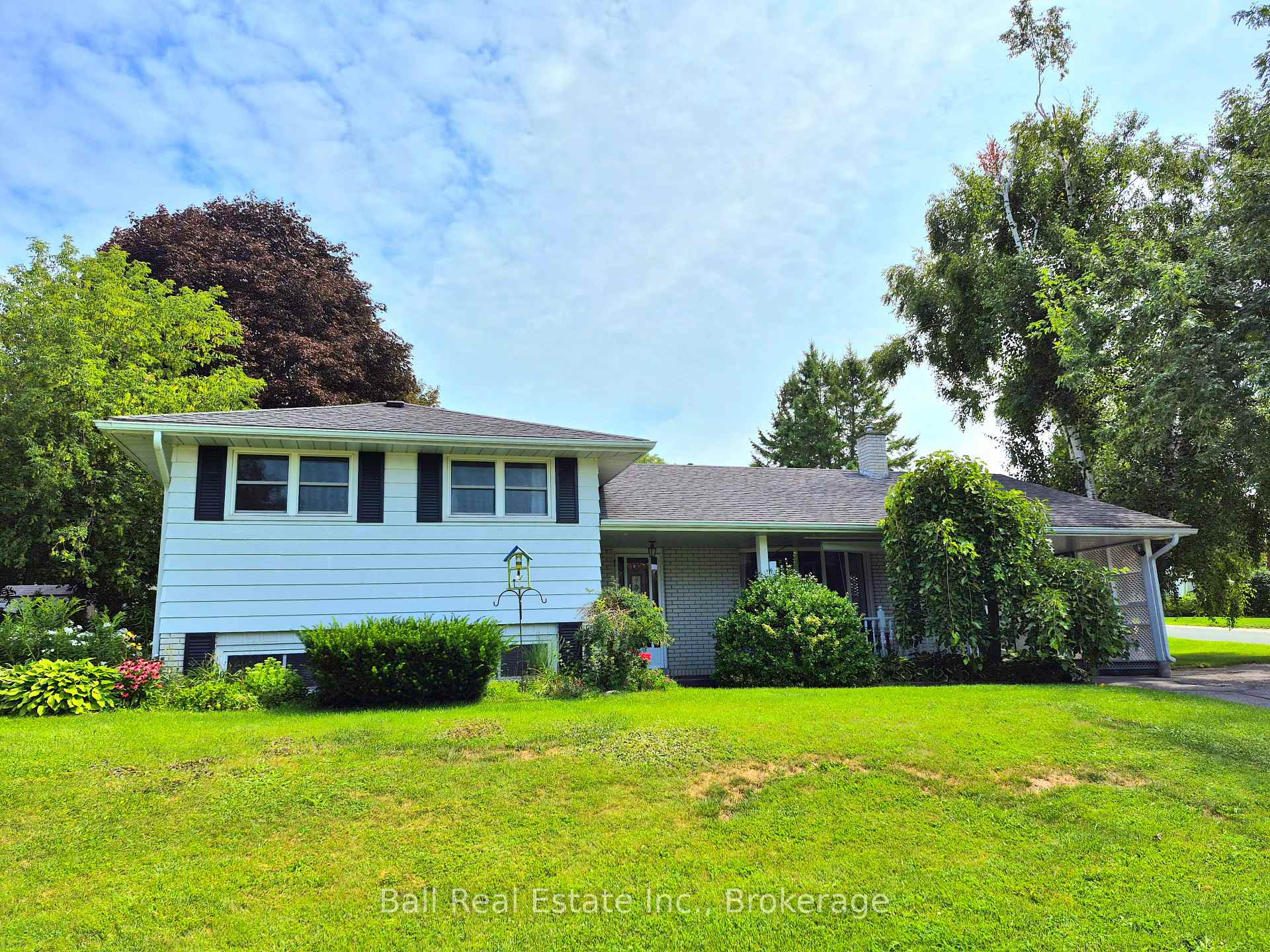 Front of 220 Ireton Street