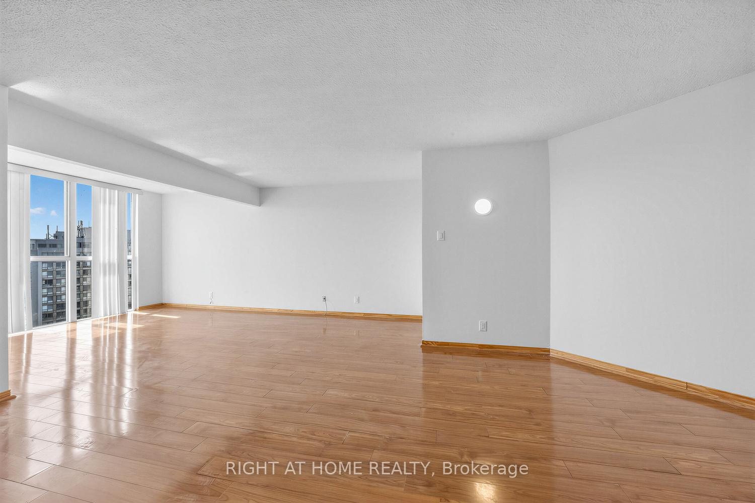 Photo 2 of Unit 1711, 41 Markbrook Lane, Etobicoke, Mount Olive-Silverstone-Jamestown — HOMEH