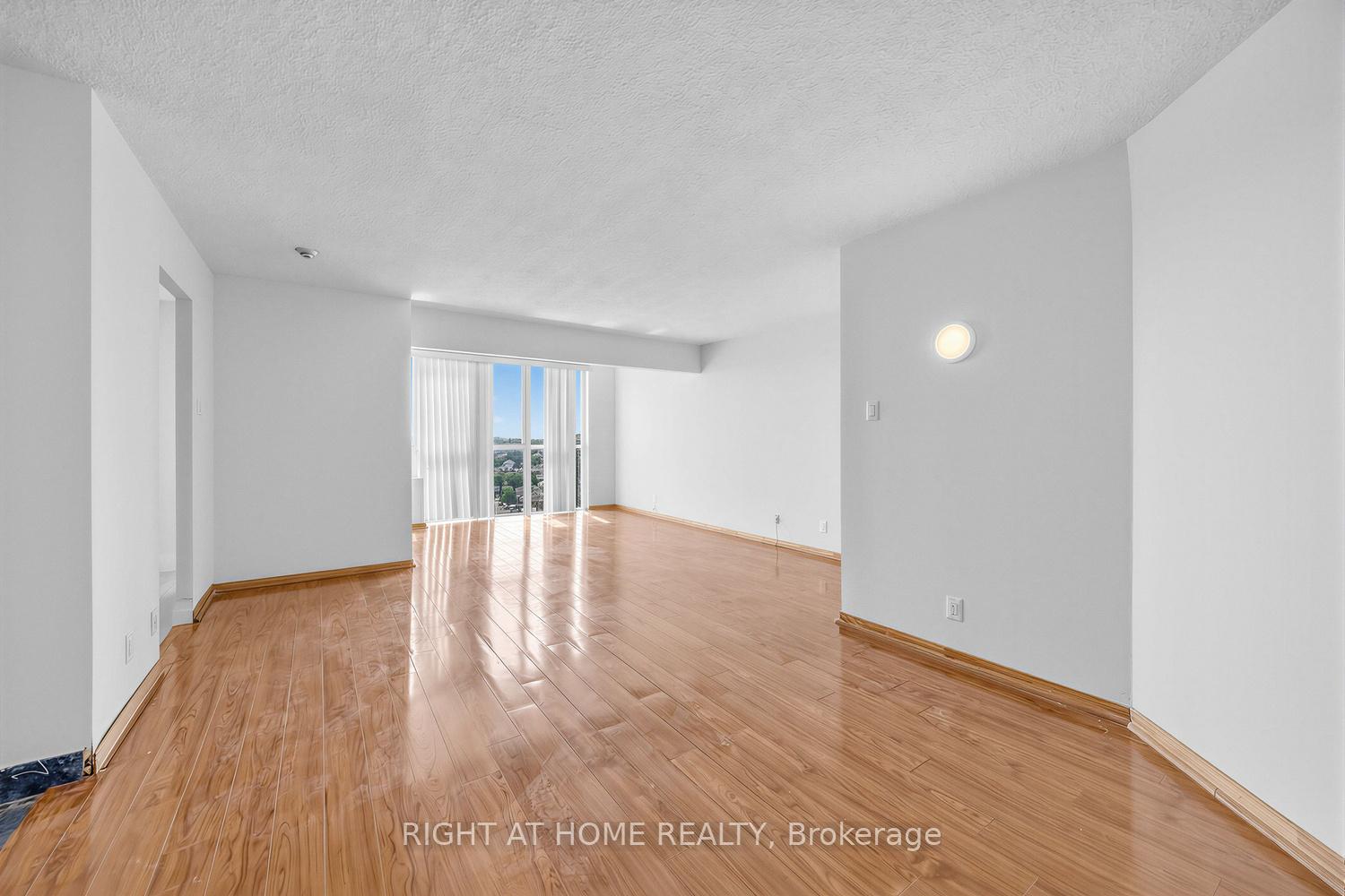 Photo 5 of Unit 1711, 41 Markbrook Lane, Etobicoke, Mount Olive-Silverstone-Jamestown — HOMEH