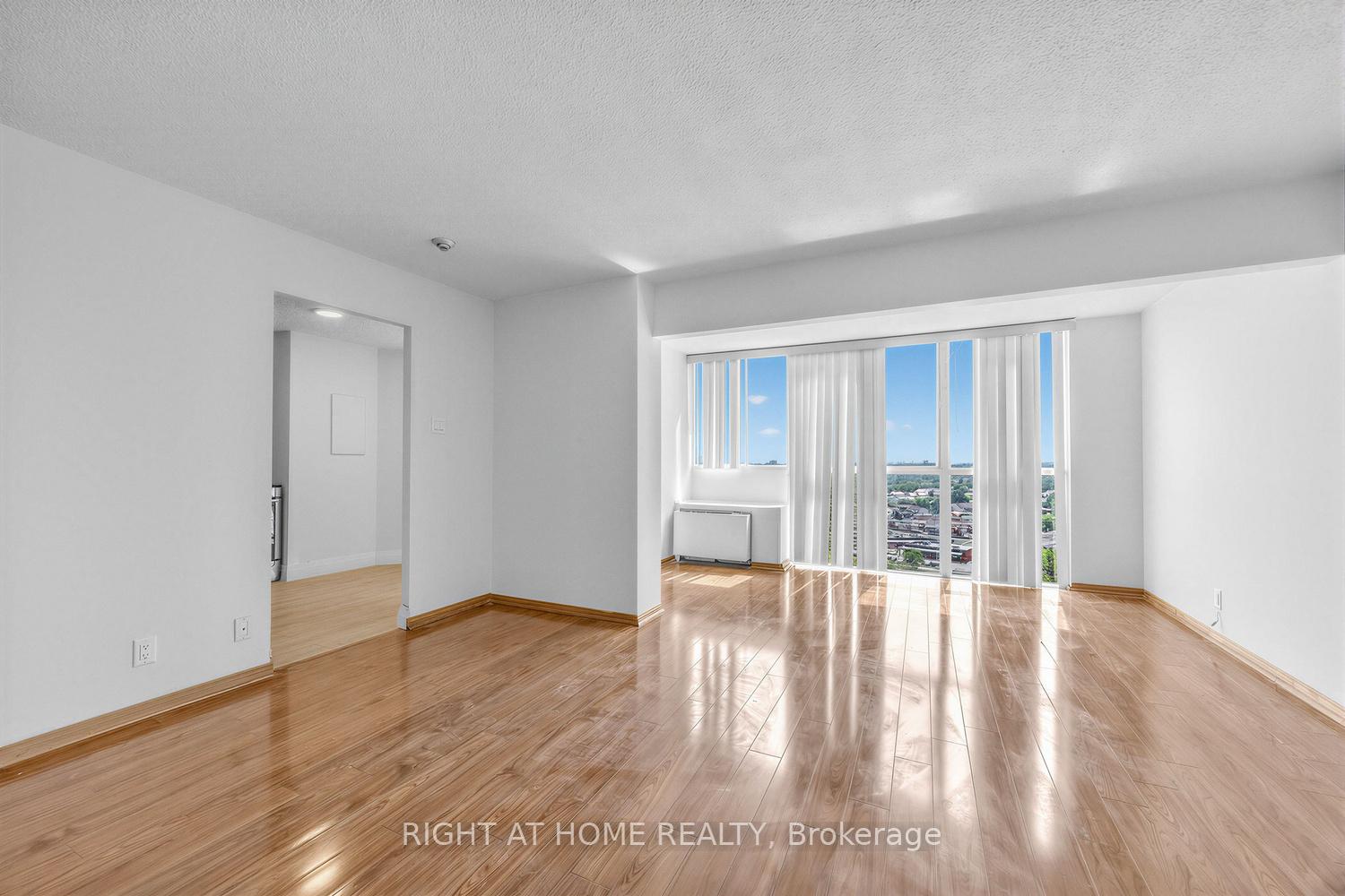 Photo 6 of Unit 1711, 41 Markbrook Lane, Etobicoke, Mount Olive-Silverstone-Jamestown — HOMEH