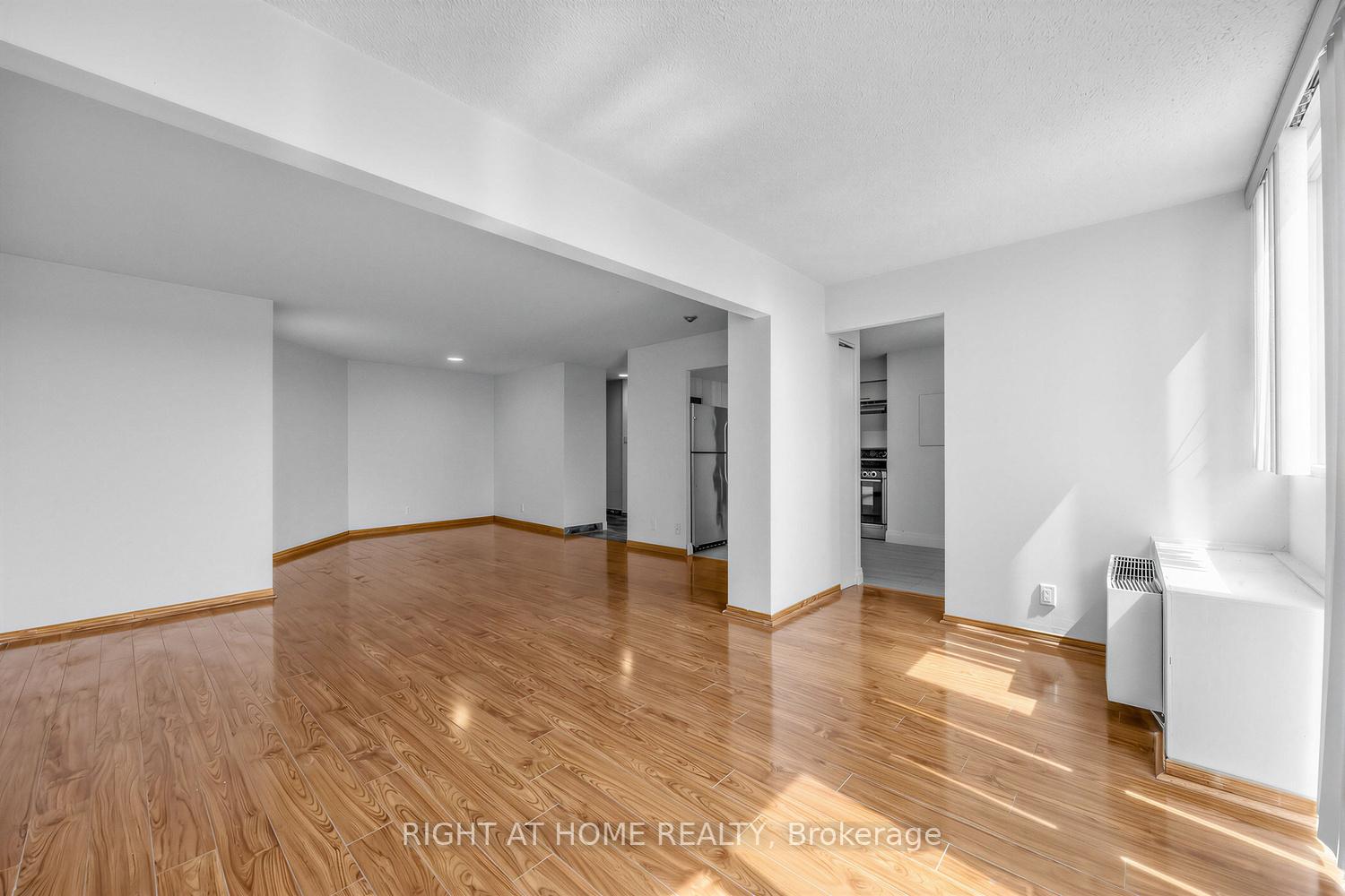 Photo 8 of Unit 1711, 41 Markbrook Lane, Etobicoke, Mount Olive-Silverstone-Jamestown — HOMEH