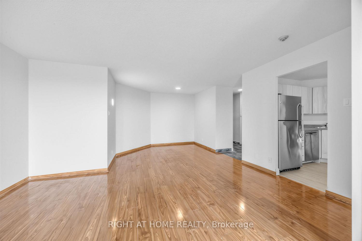 Photo 9 of Unit 1711, 41 Markbrook Lane, Etobicoke, Mount Olive-Silverstone-Jamestown — HOMEH