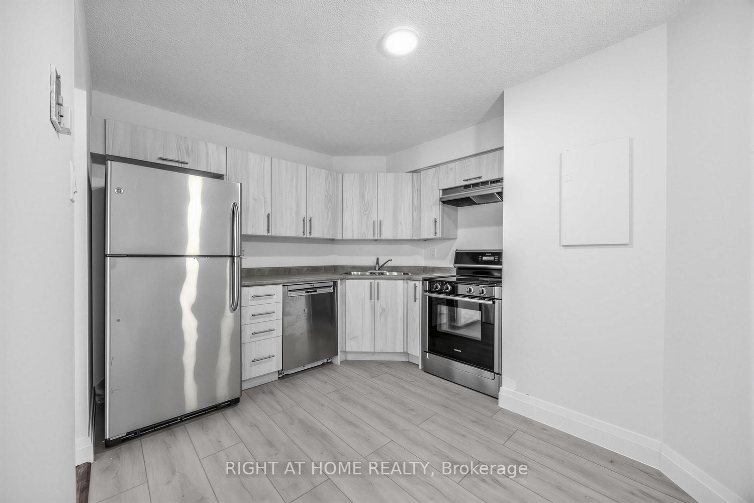 Photo 10 of Unit 1711, 41 Markbrook Lane, Etobicoke, Mount Olive-Silverstone-Jamestown — HOMEH