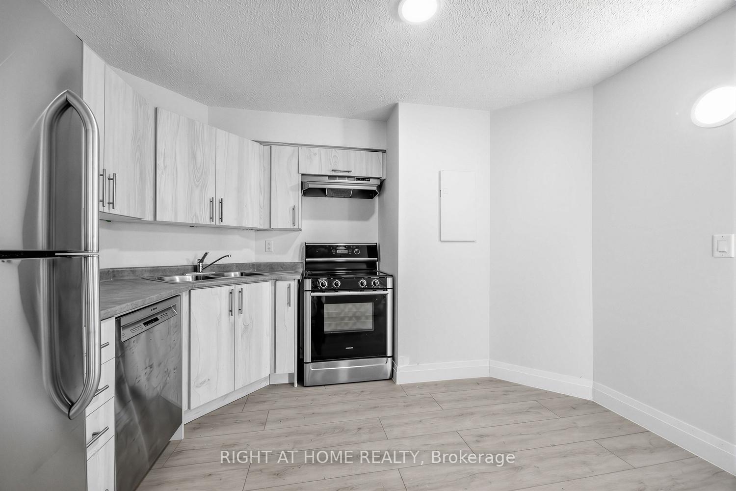 Photo 11 of Unit 1711, 41 Markbrook Lane, Etobicoke, Mount Olive-Silverstone-Jamestown — HOMEH