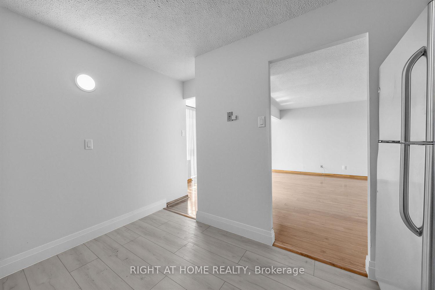 Photo 12 of Unit 1711, 41 Markbrook Lane, Etobicoke, Mount Olive-Silverstone-Jamestown — HOMEH