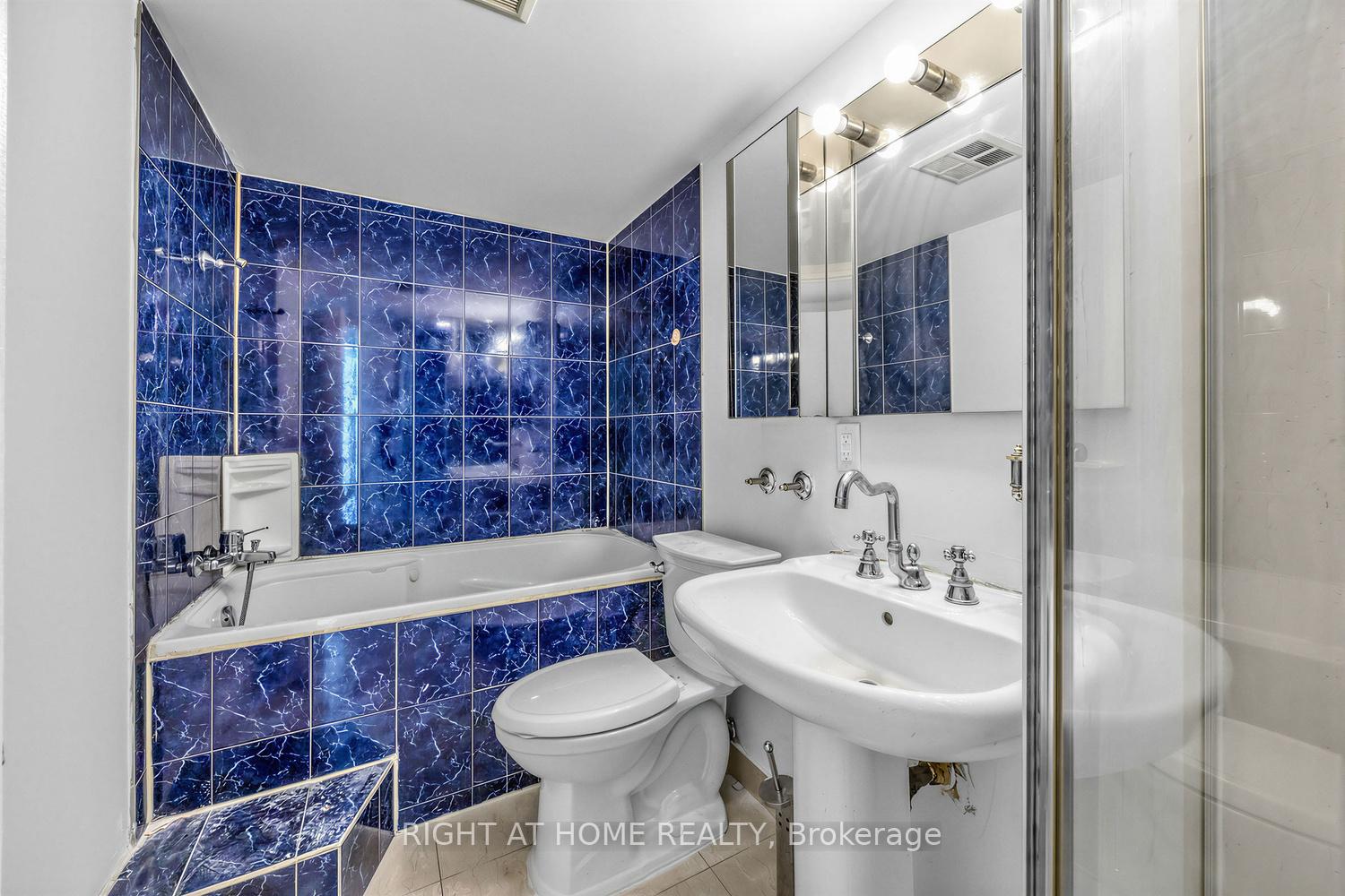 Photo 15 of Unit 1711, 41 Markbrook Lane, Etobicoke, Mount Olive-Silverstone-Jamestown — HOMEH