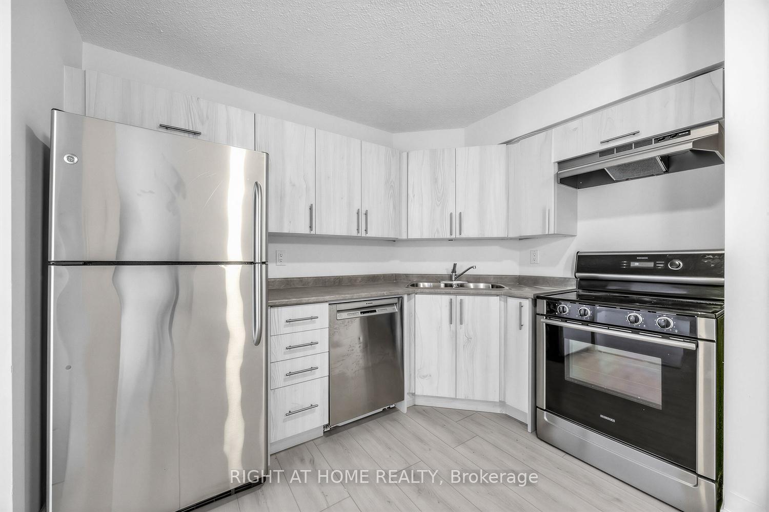 Photo 25 of Unit 1711, 41 Markbrook Lane, Etobicoke, Mount Olive-Silverstone-Jamestown — HOMEH