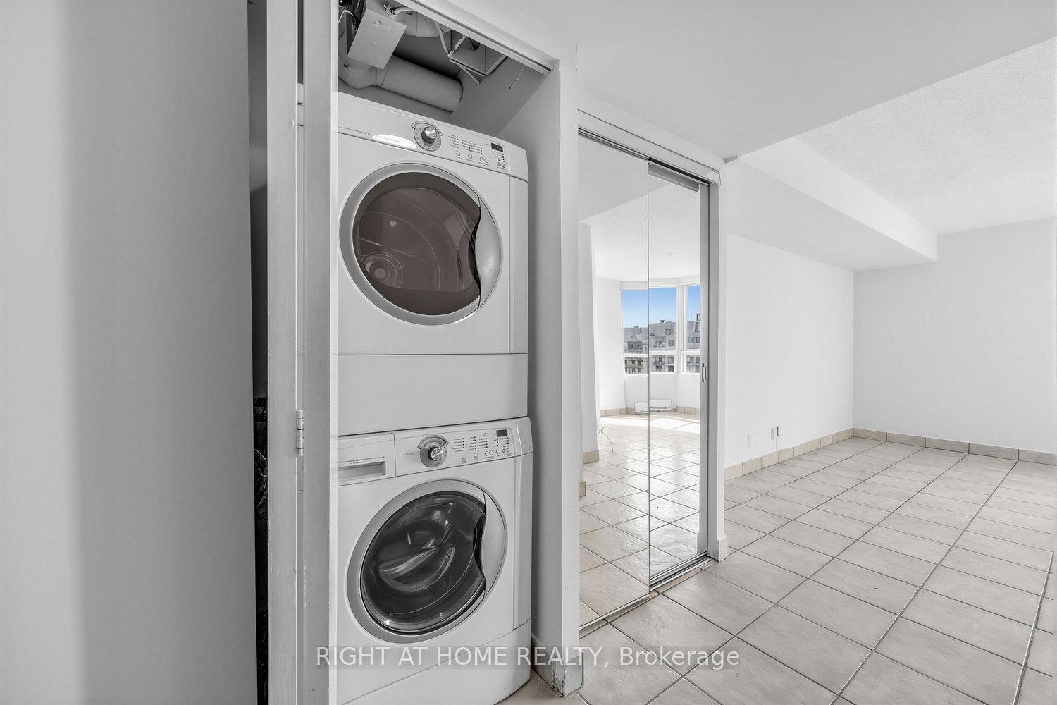 Photo 27 of Unit 1711, 41 Markbrook Lane, Etobicoke, Mount Olive-Silverstone-Jamestown — HOMEH