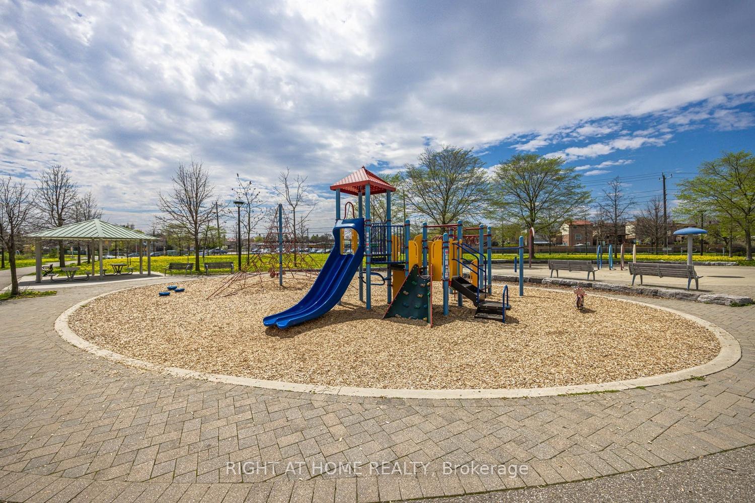 Photo 31 of Unit 1711, 41 Markbrook Lane, Etobicoke, Mount Olive-Silverstone-Jamestown — HOMEH