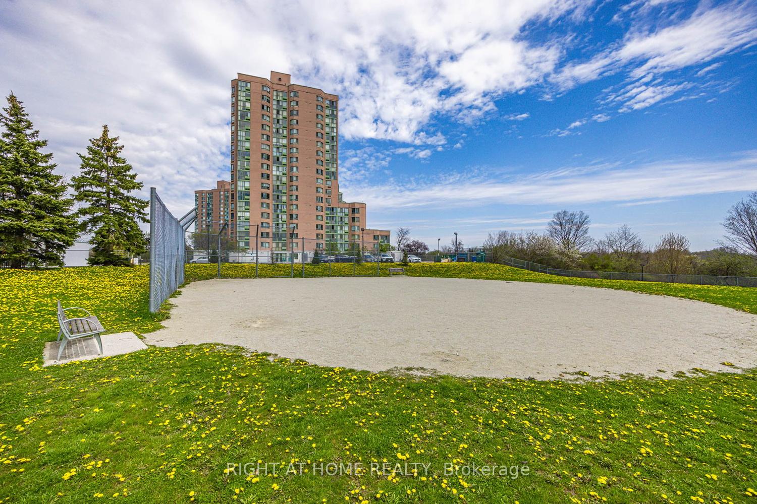Photo 33 of Unit 1711, 41 Markbrook Lane, Etobicoke, Mount Olive-Silverstone-Jamestown — HOMEH