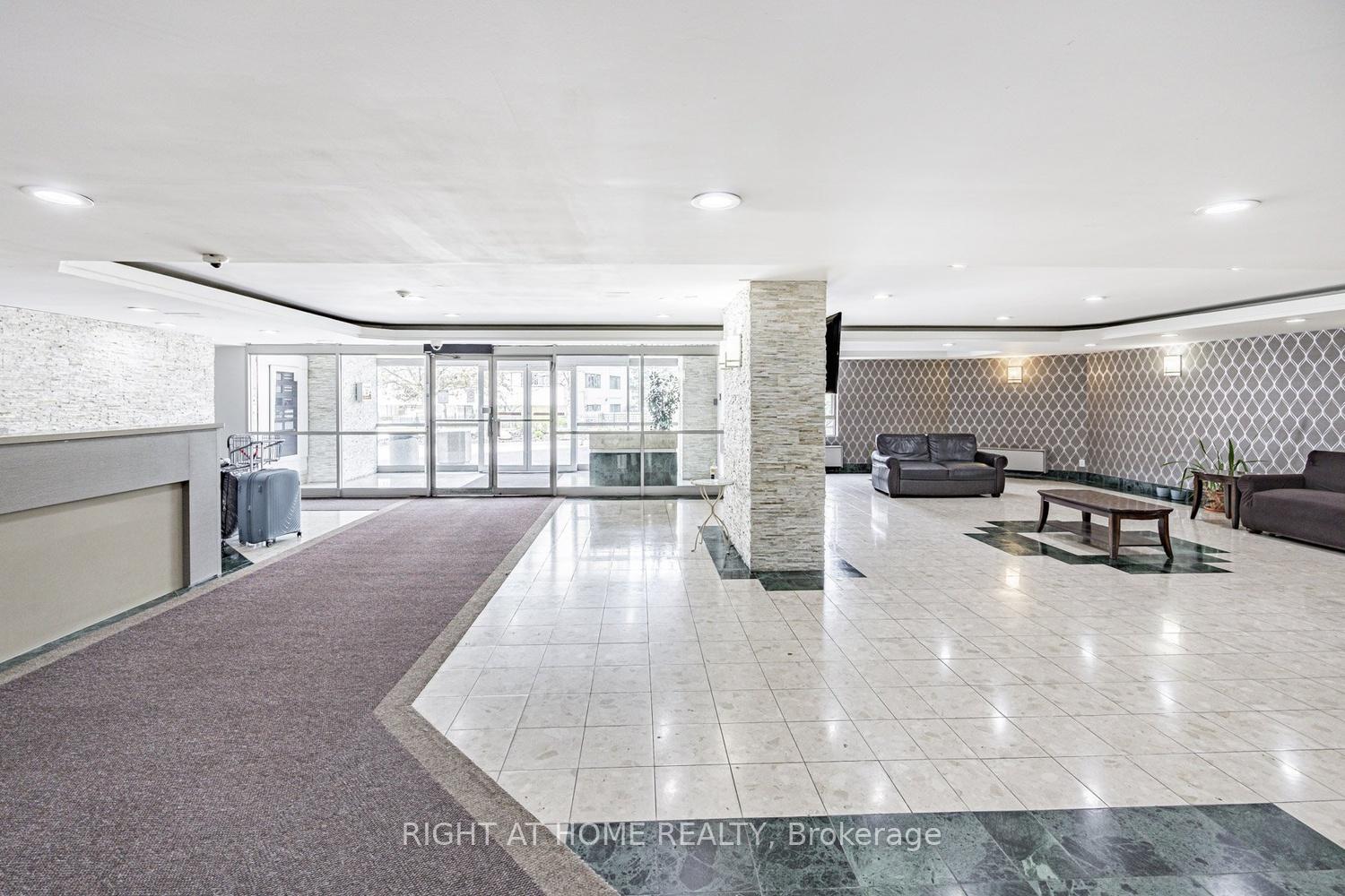Photo 37 of Unit 1711, 41 Markbrook Lane, Etobicoke, Mount Olive-Silverstone-Jamestown — HOMEH
