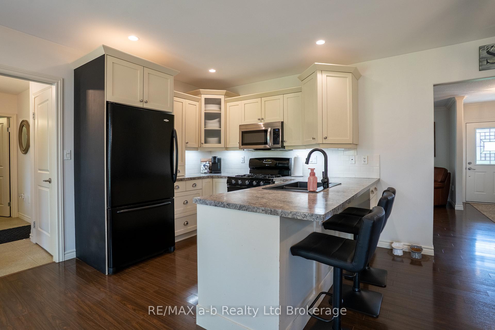 Photo 13 of 4 Otterview Drive, Norwich, Otterville — HOMEH
