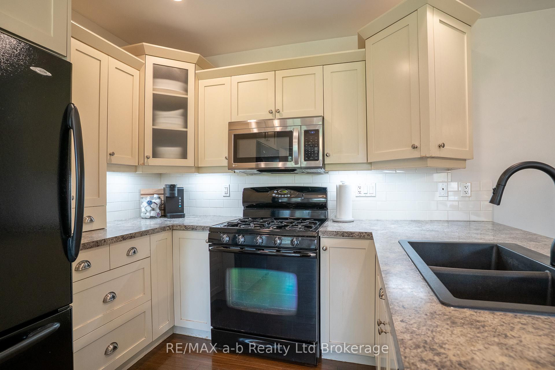 Photo 14 of 4 Otterview Drive, Norwich, Otterville — HOMEH