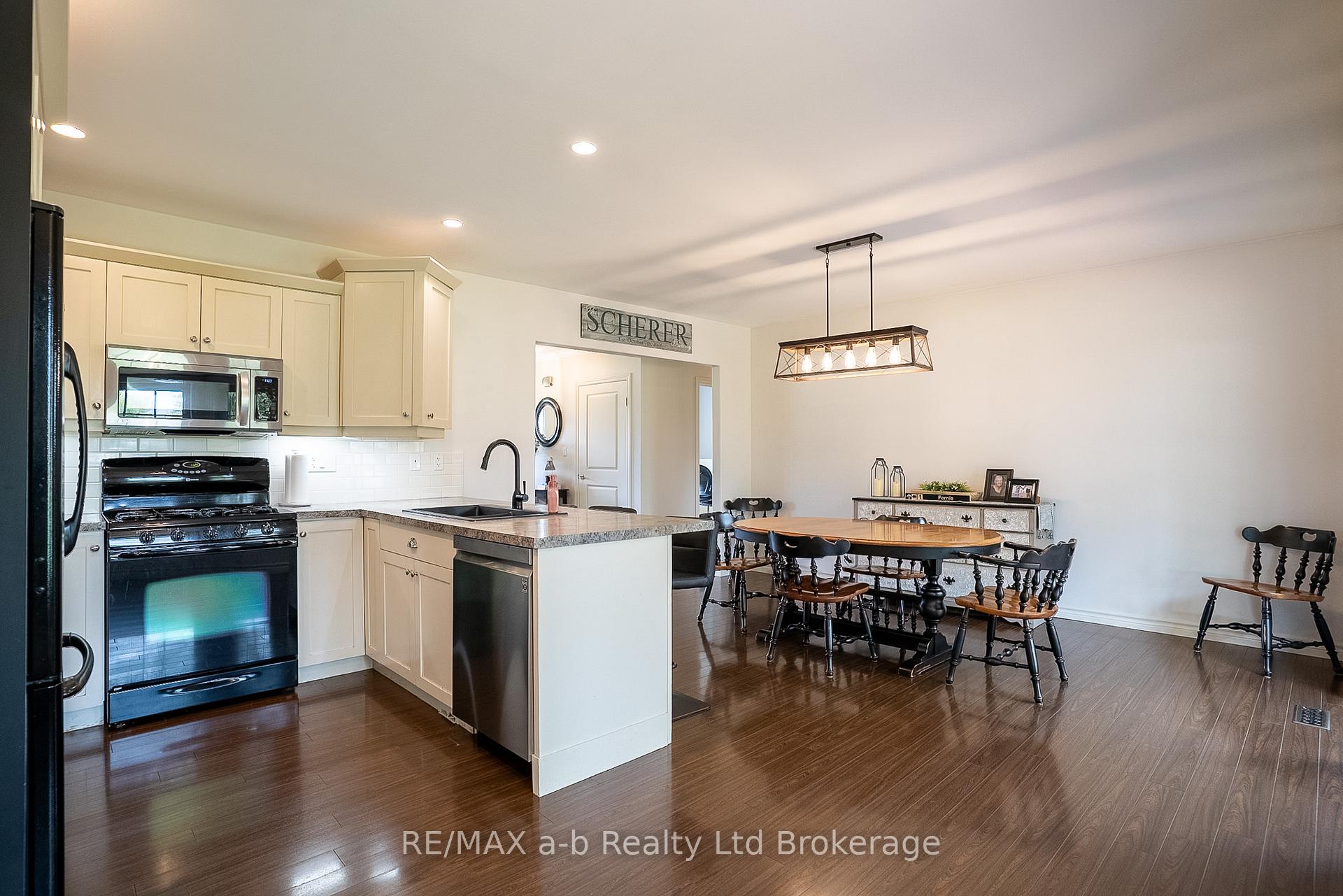 Photo 15 of 4 Otterview Drive, Norwich, Otterville — HOMEH