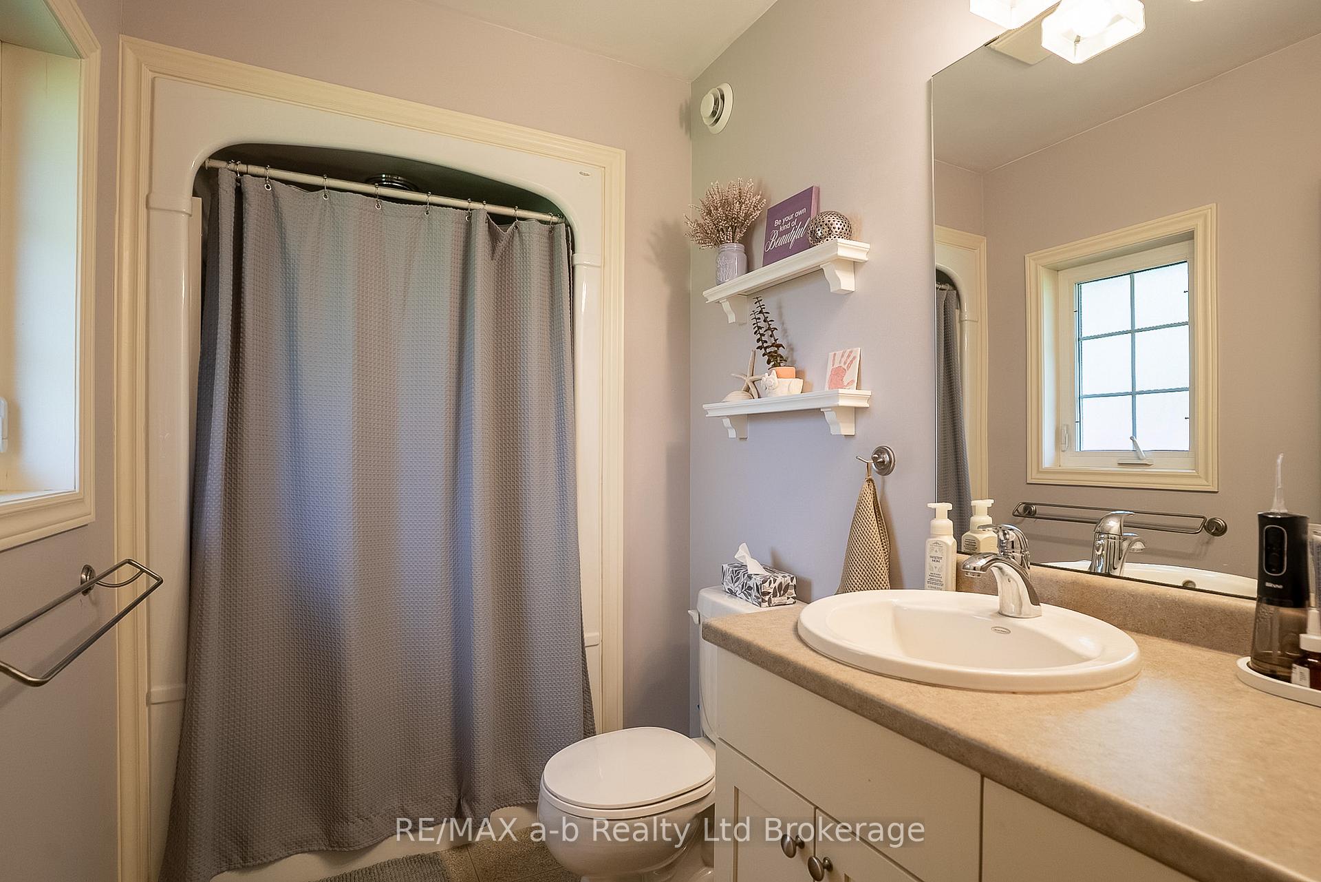 Photo 18 of 4 Otterview Drive, Norwich, Otterville — HOMEH