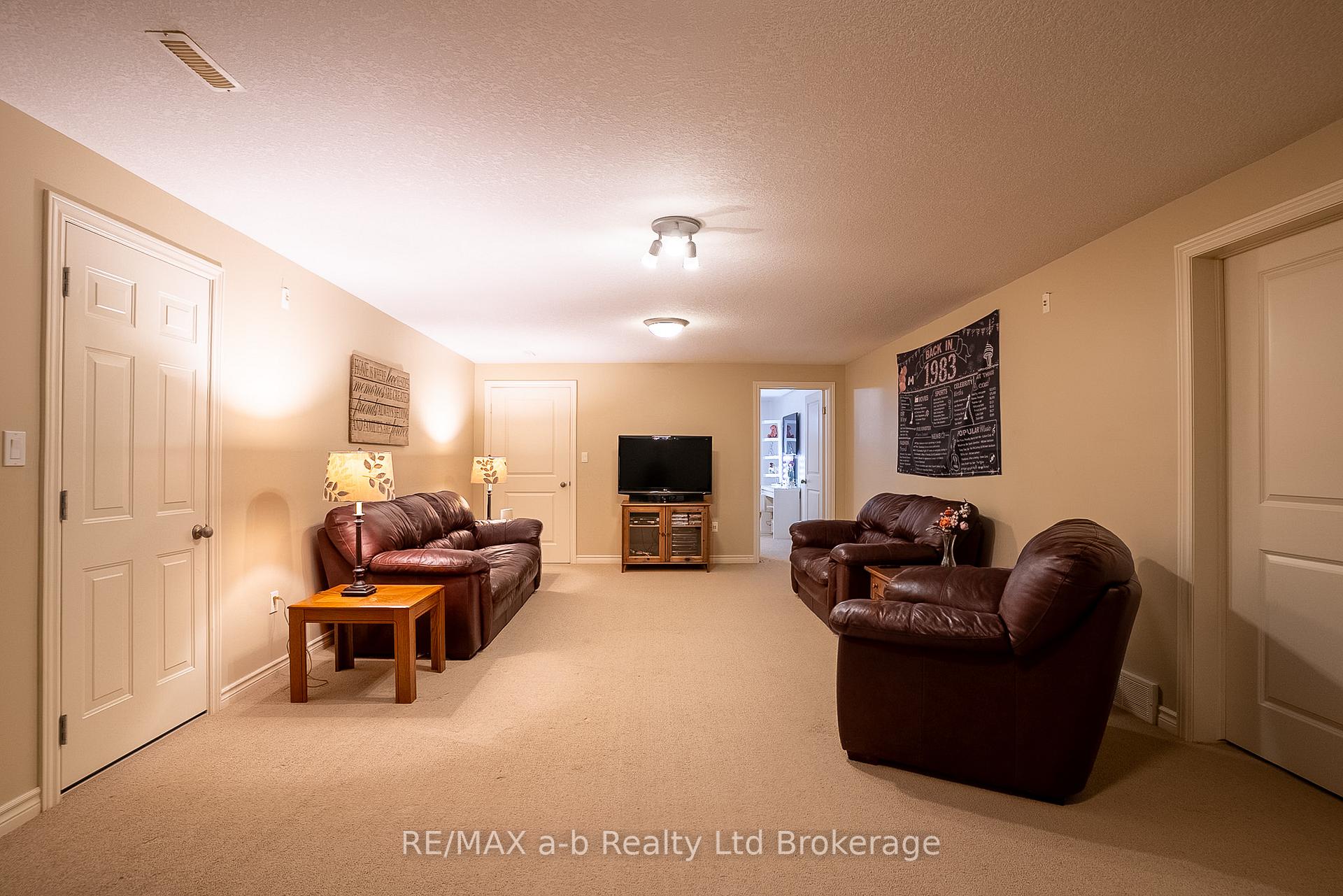 Photo 24 of 4 Otterview Drive, Norwich, Otterville — HOMEH