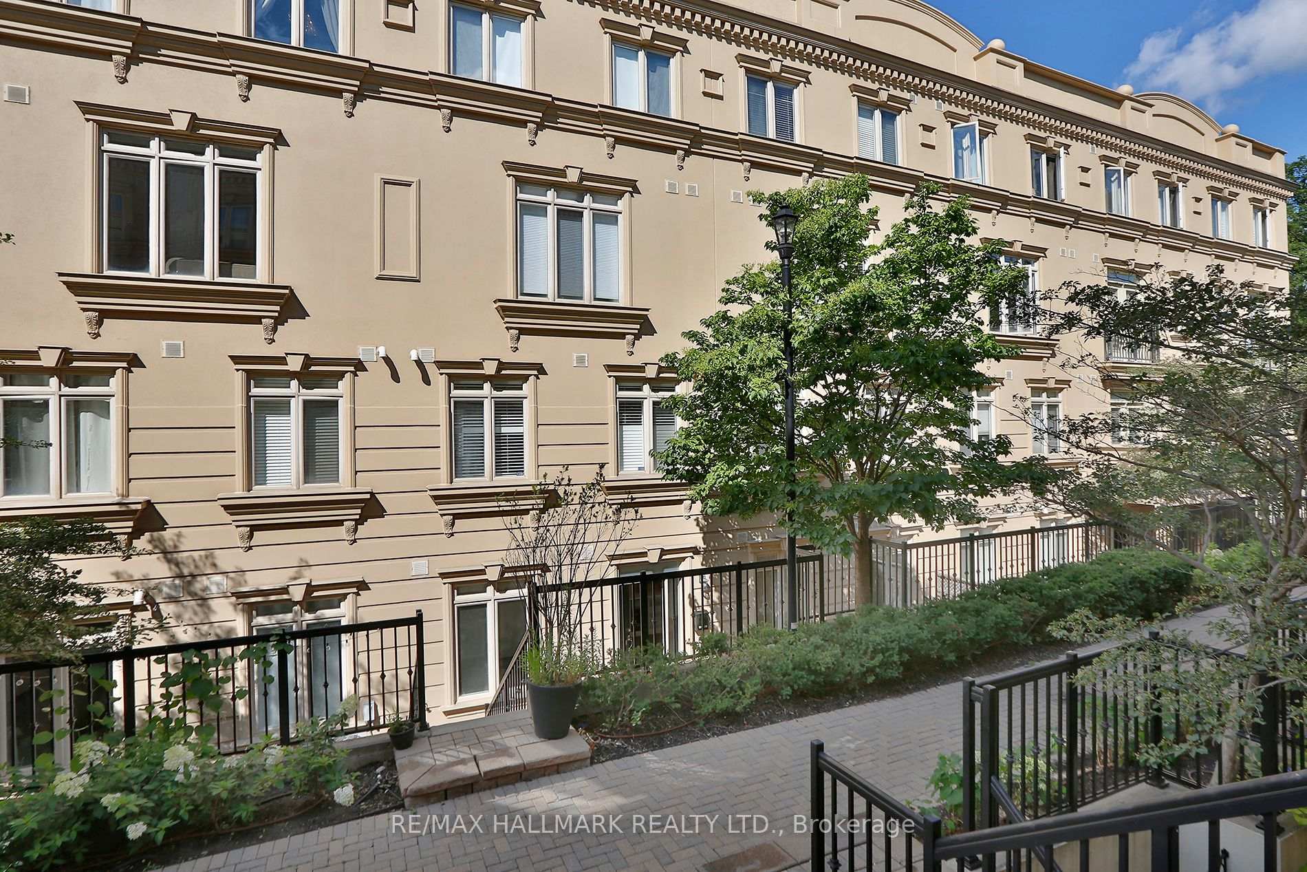 Photo 2 of Unit Th 10, 78 Carr Street, Toronto, Kensington-Chinatown — HOMEH