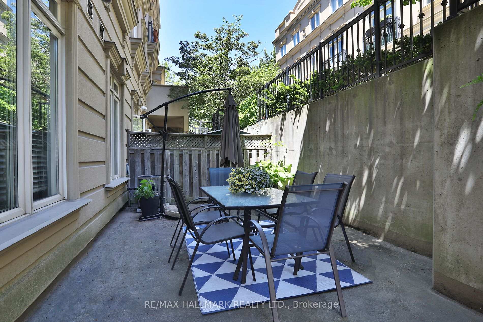 Photo 3 of Unit Th 10, 78 Carr Street, Toronto, Kensington-Chinatown — HOMEH