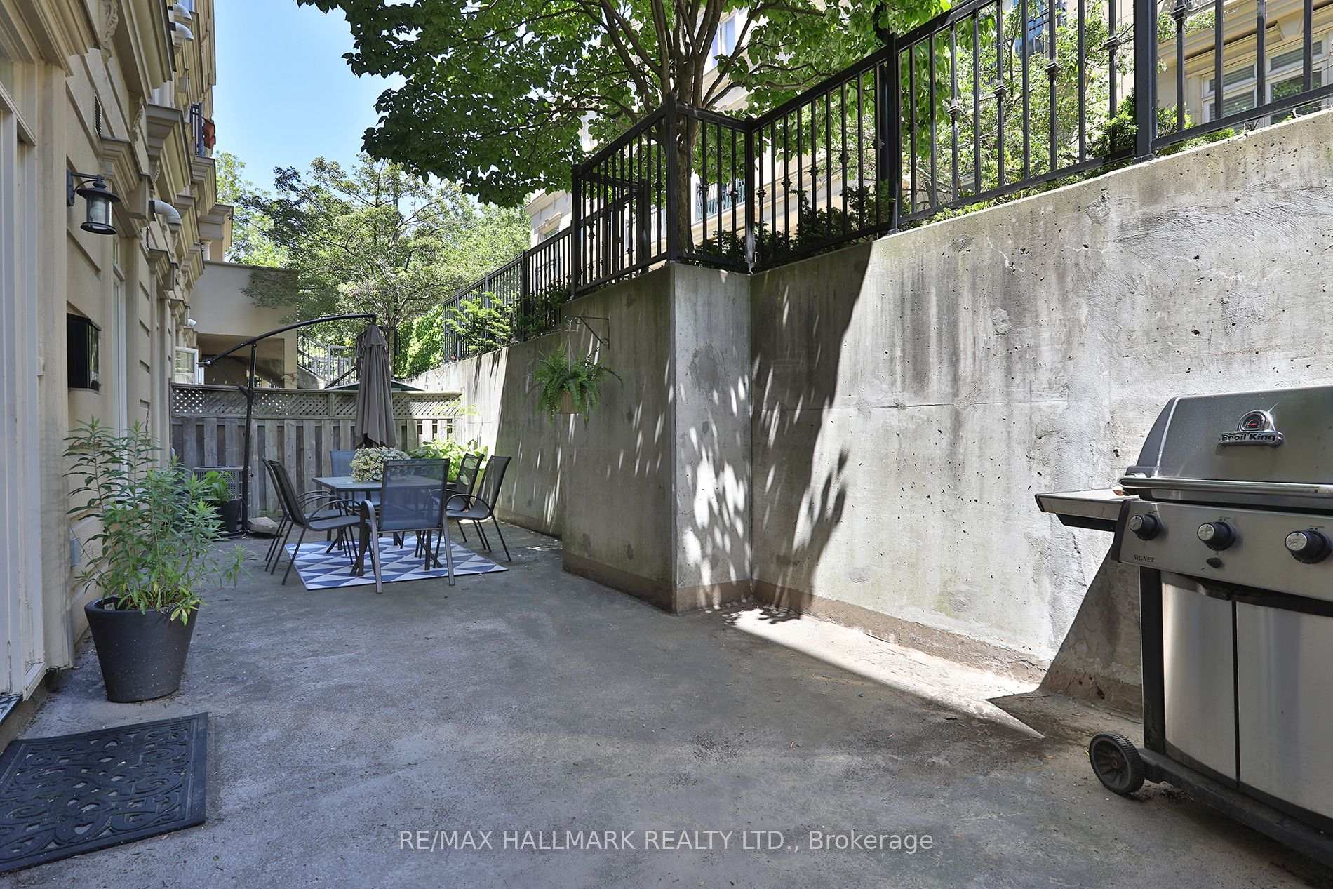 Photo 5 of Unit Th 10, 78 Carr Street, Toronto, Kensington-Chinatown — HOMEH