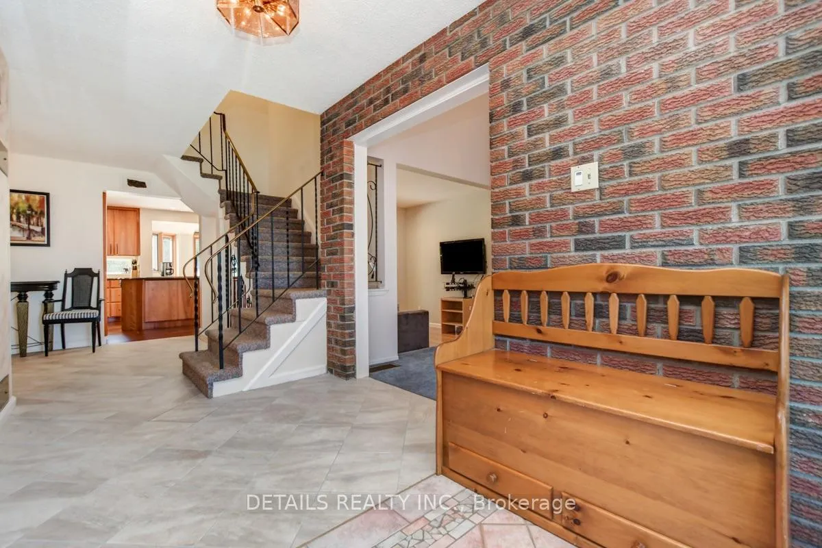 Photo 9 of 4388 Whittaker Crescent, Ottawa, Pineview — HOMEH