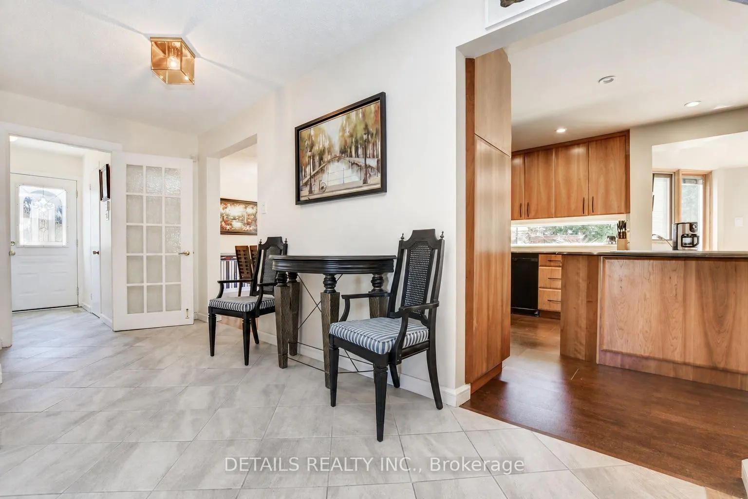 Photo 10 of 4388 Whittaker Crescent, Ottawa, Pineview — HOMEH