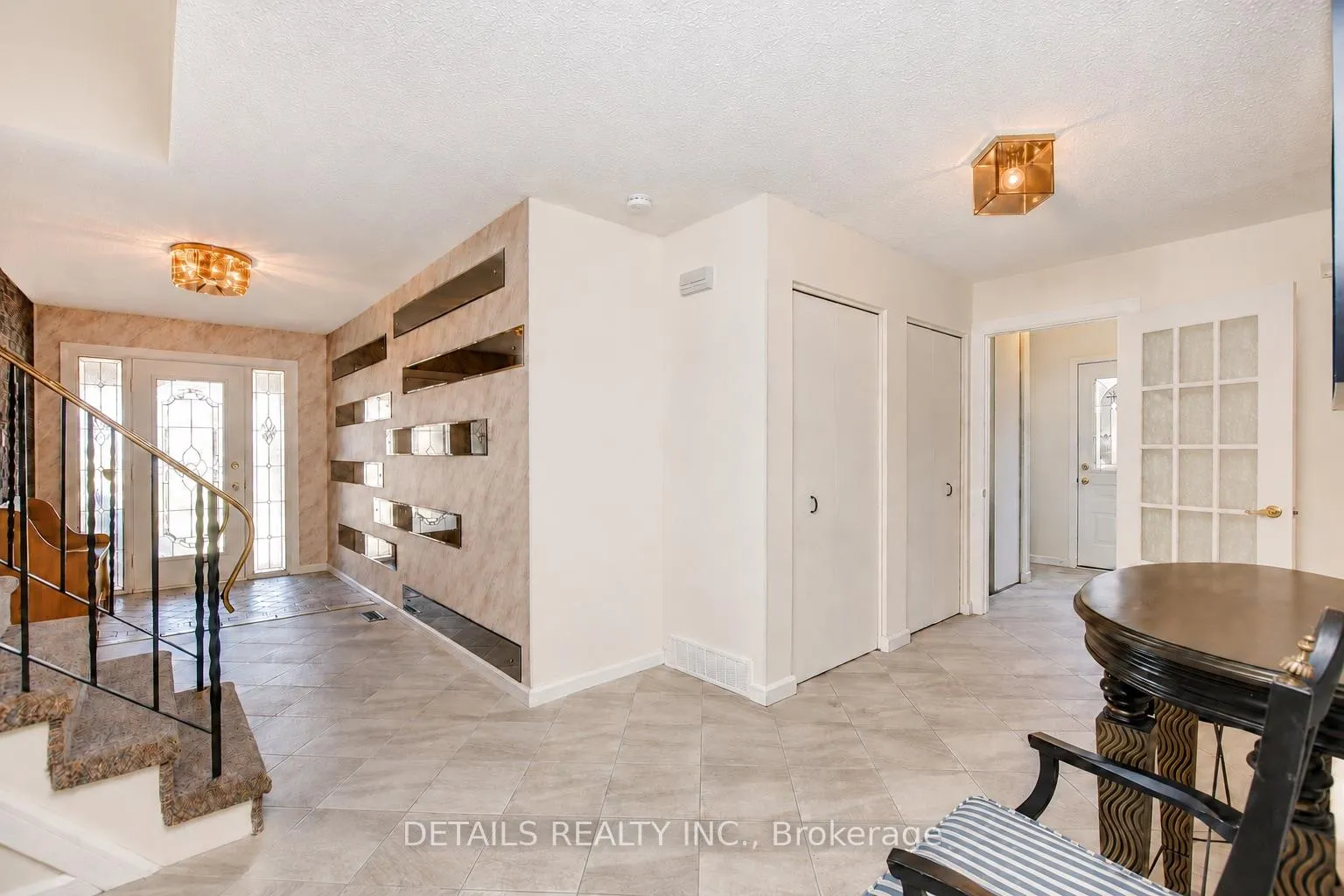 Photo 11 of 4388 Whittaker Crescent, Ottawa, Pineview — HOMEH